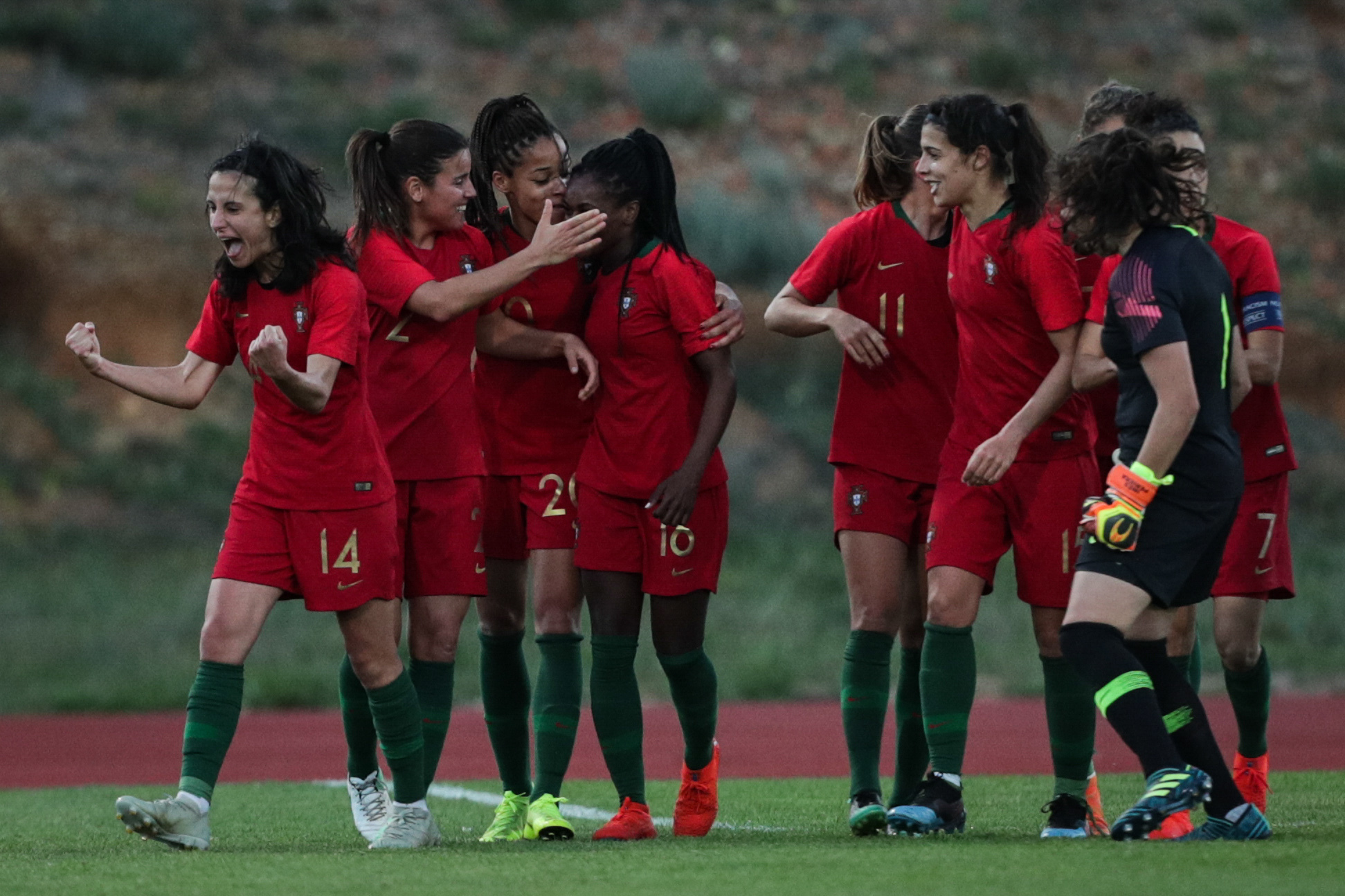 Algarve Cup: Cláudia Neto decide encontro com Suécia nos descontos