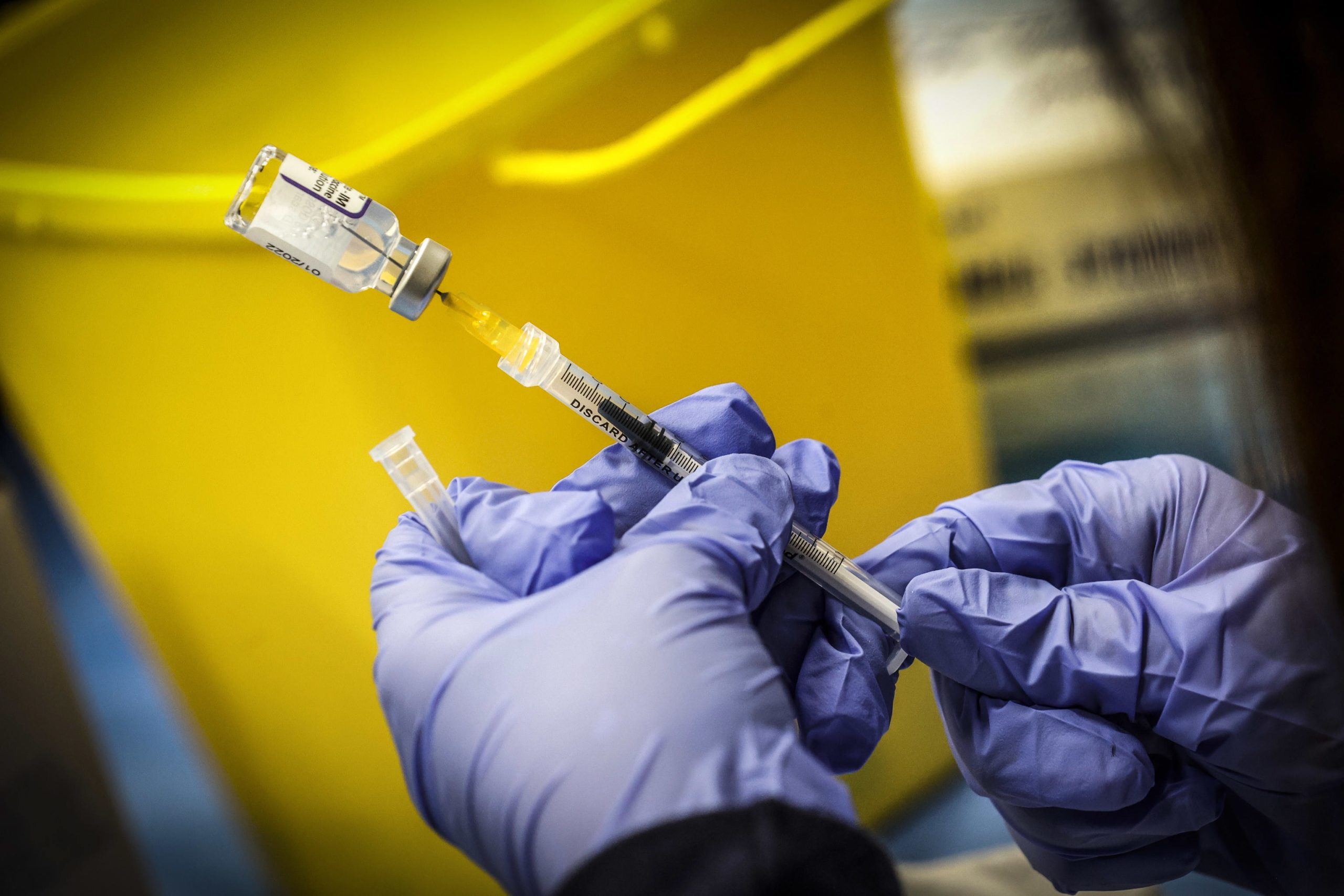 Covid-19. Estudo constata aumento gradual de risco de infeção após 90 dias da segunda dose da vacina Pfizer