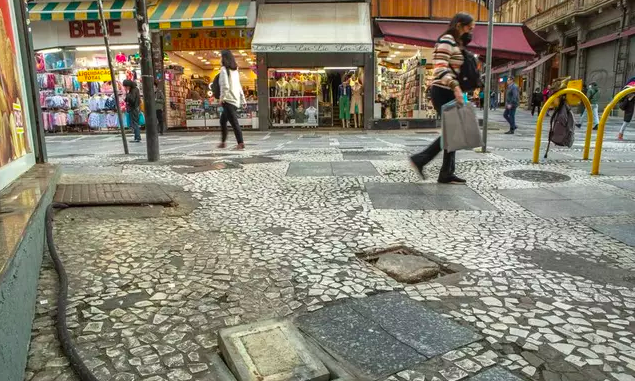 Agora é oficial. Autarquia de São Paulo vai substituir calçada portuguesa por cimento no centro histórico