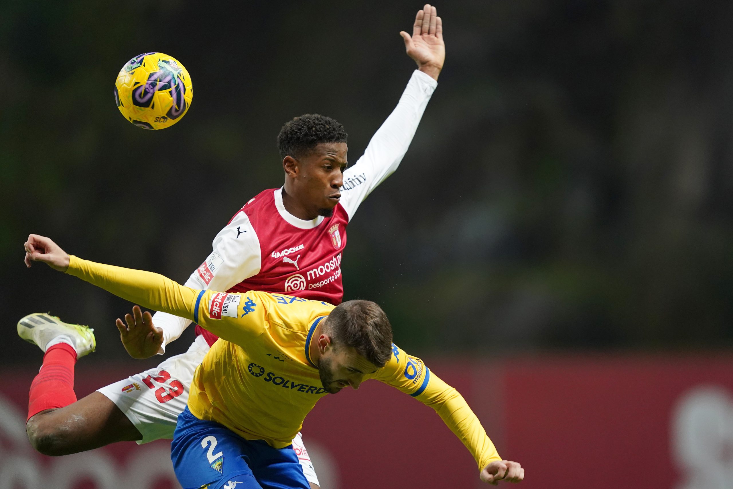 Sporting de Braga e Estoril Praia disputam troféu após afastarem ‘grandes’