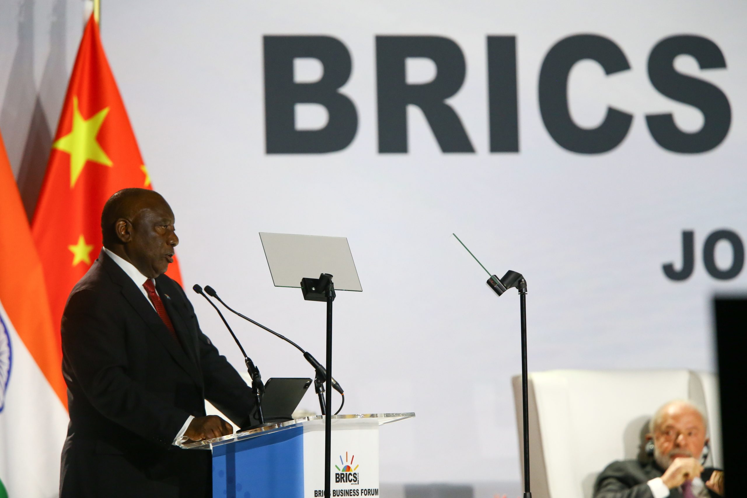 África do Sul insta países industrializados a honrar compromissos de apoio à ação climática