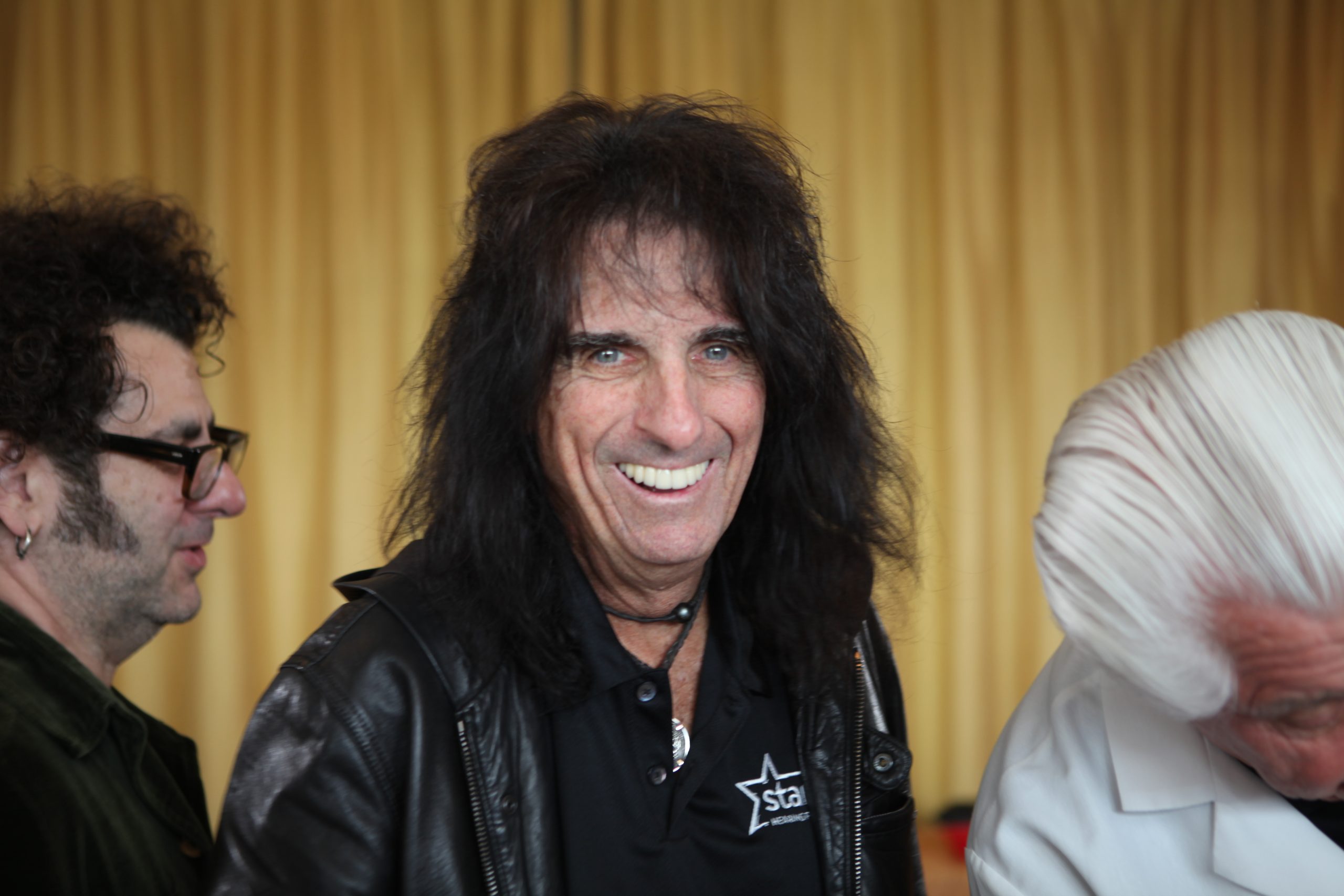 Alice Cooper encontra obra original de Warhol desaparecida há 40 anos
