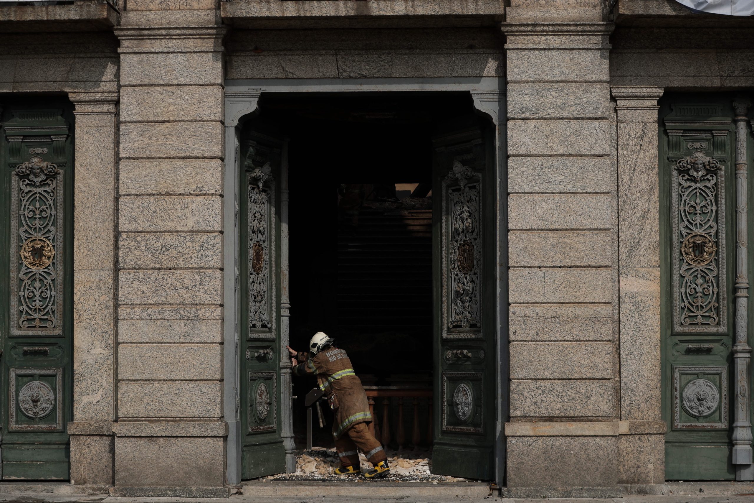 Museu Nacional do Brasil. Um país à procura de si perde o arquivo onde podia encontrar as respostas