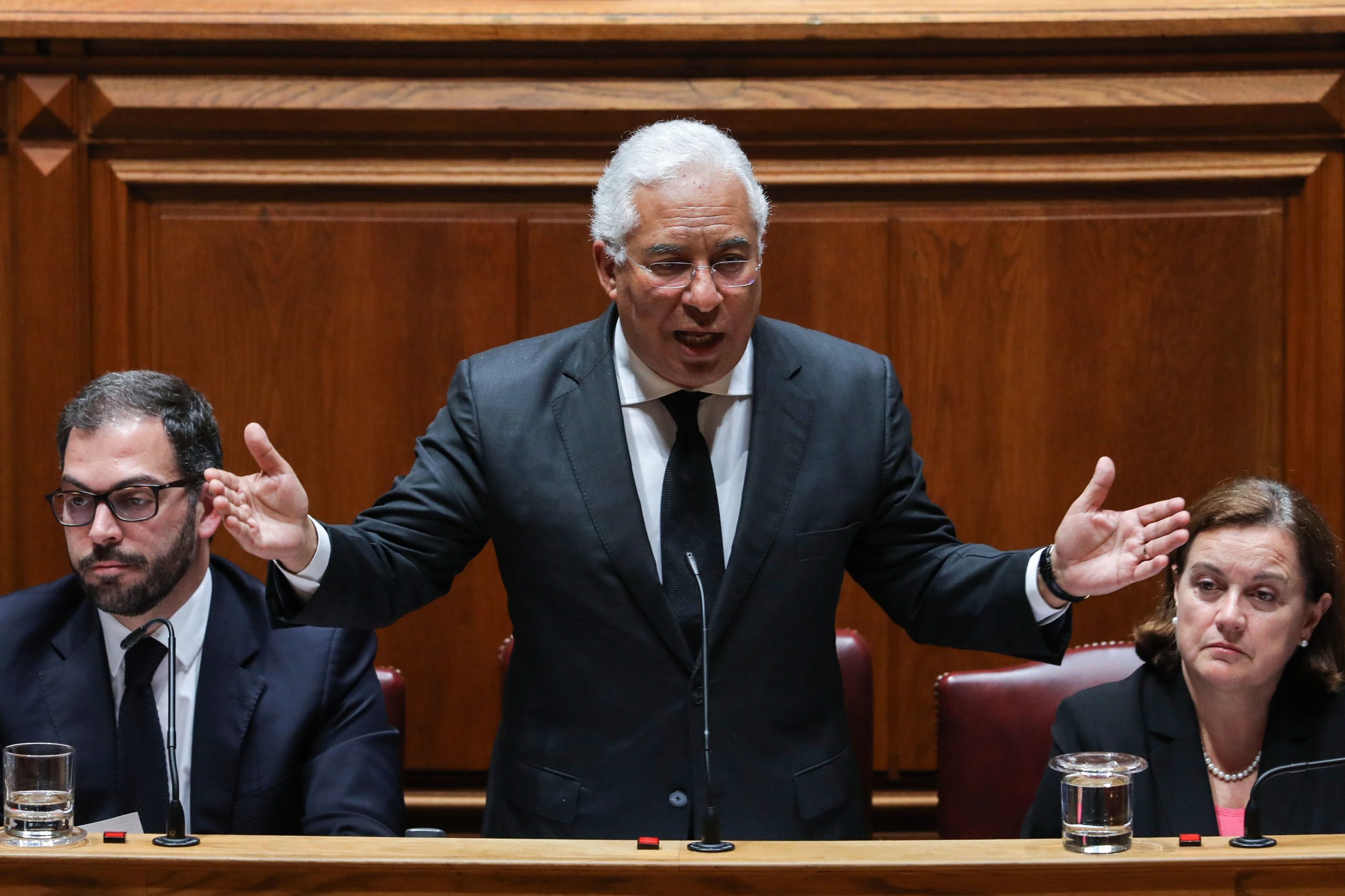 António Costa diz que Portugal “está de braços abertos” para acolher os emigrantes