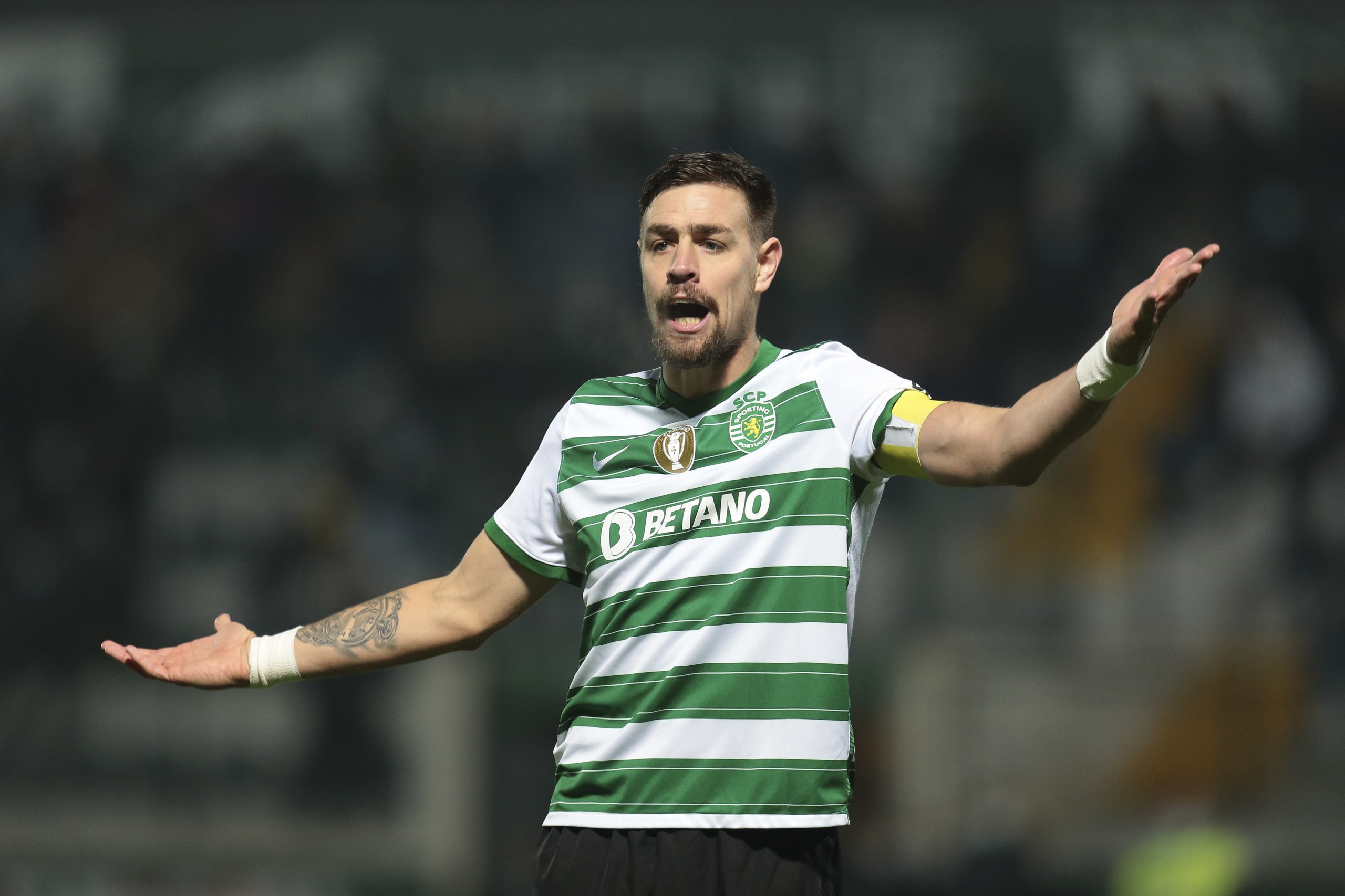 Sebastián Coates com teste PCR positivo na seleção do Uruguai