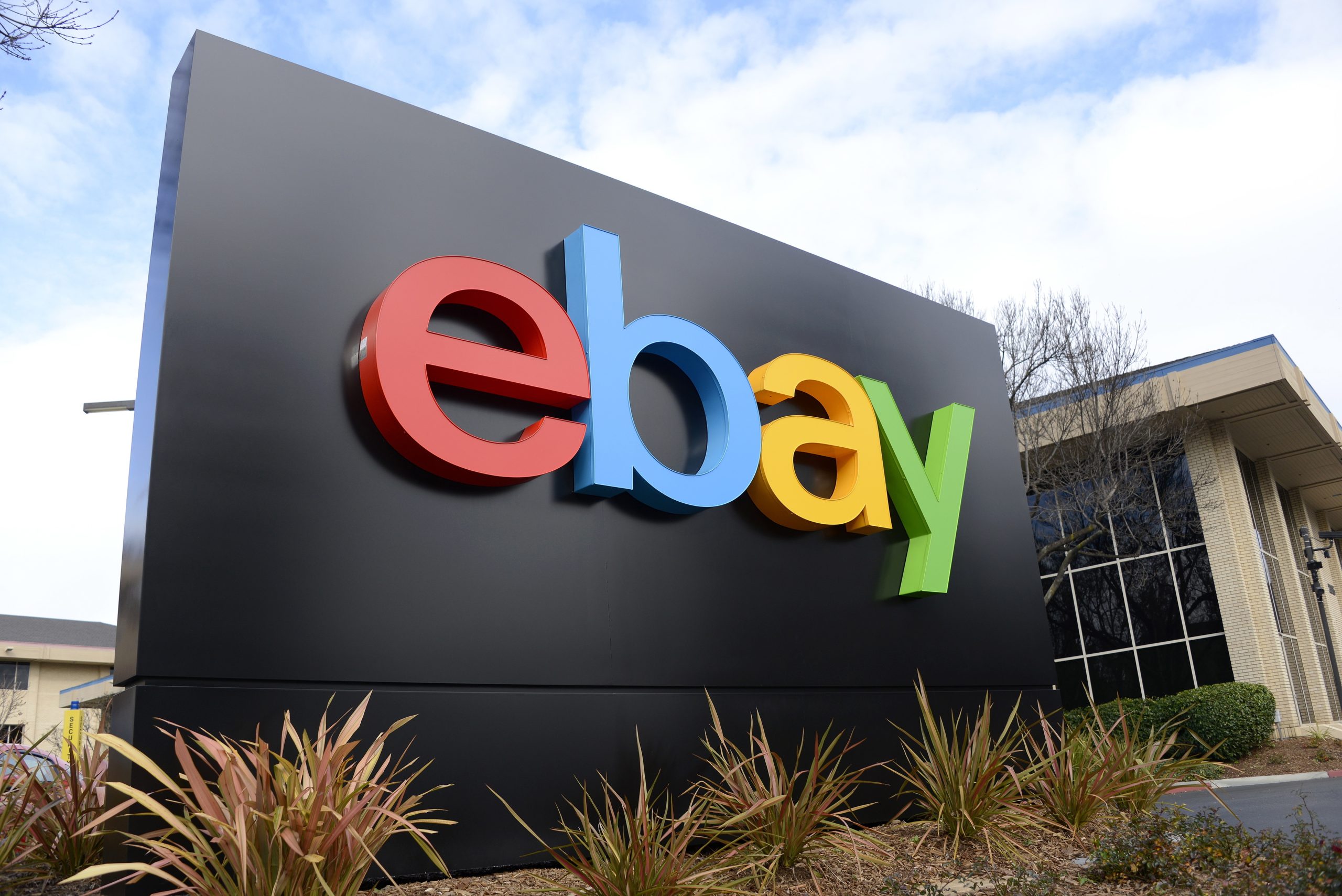 Amazon e eBay removem milhares de anúncios e suspendem vendedores
