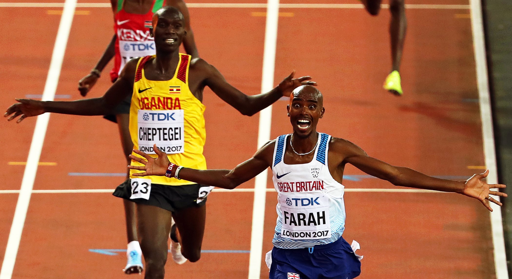 Mo Farah é tricampeão do mundo de 10.000