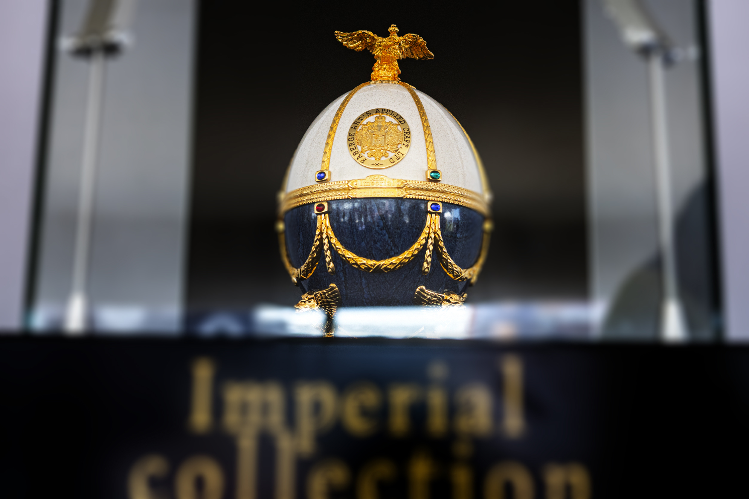 É um vodka e um ovo Fabergé, se faz favor