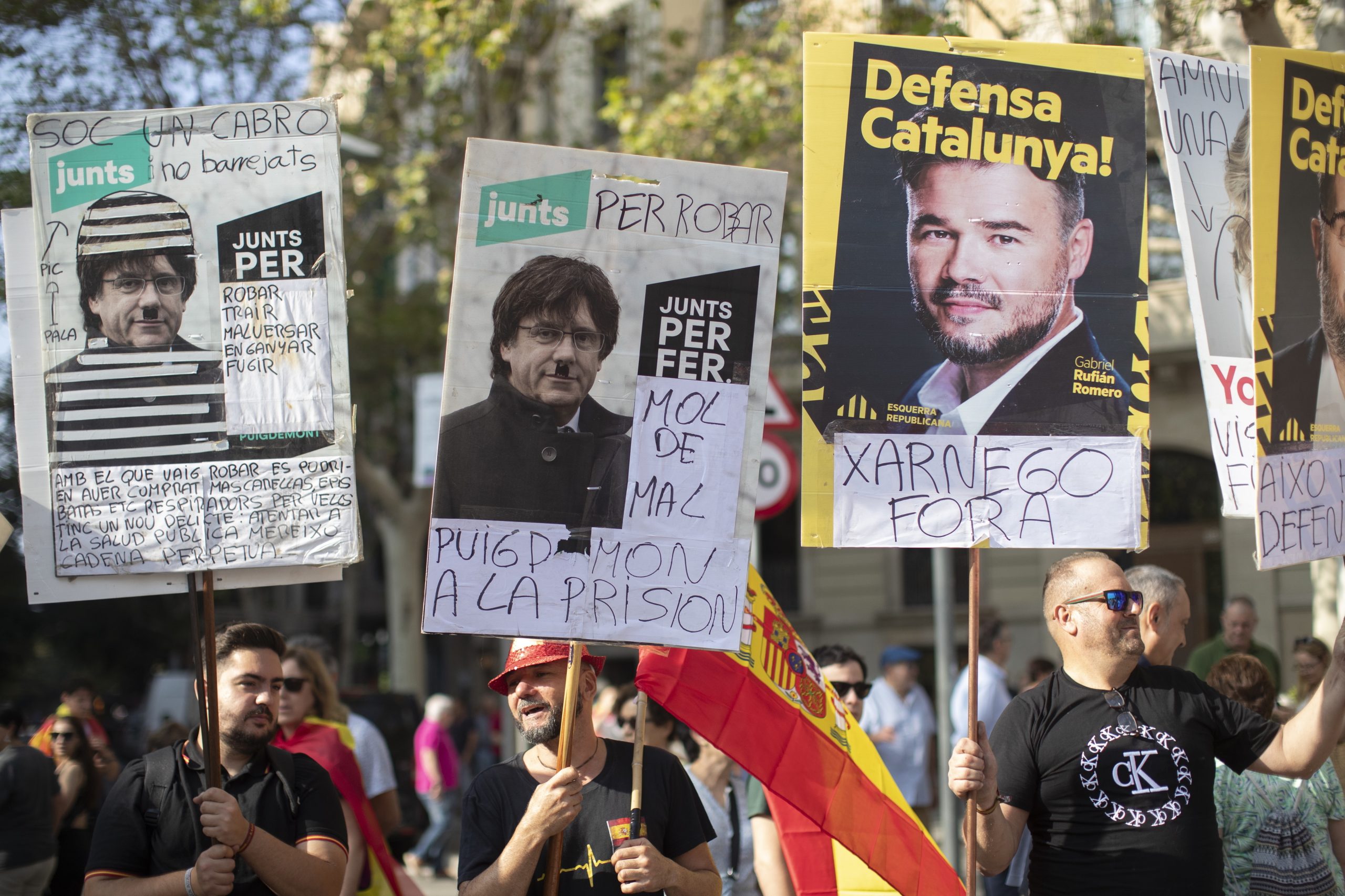 Dezenas de milhares protestam em Barcelona contra lei de amnistia