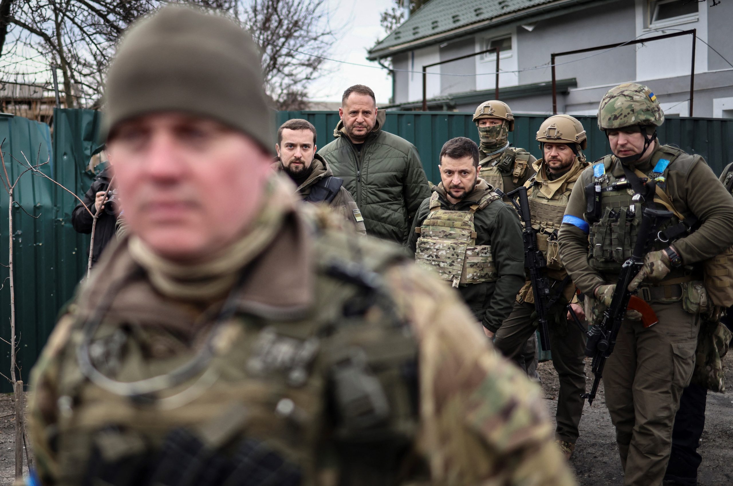 Zelensky elogia a resistência da Ucrânia à Rússia um ano após massacre em Bucha