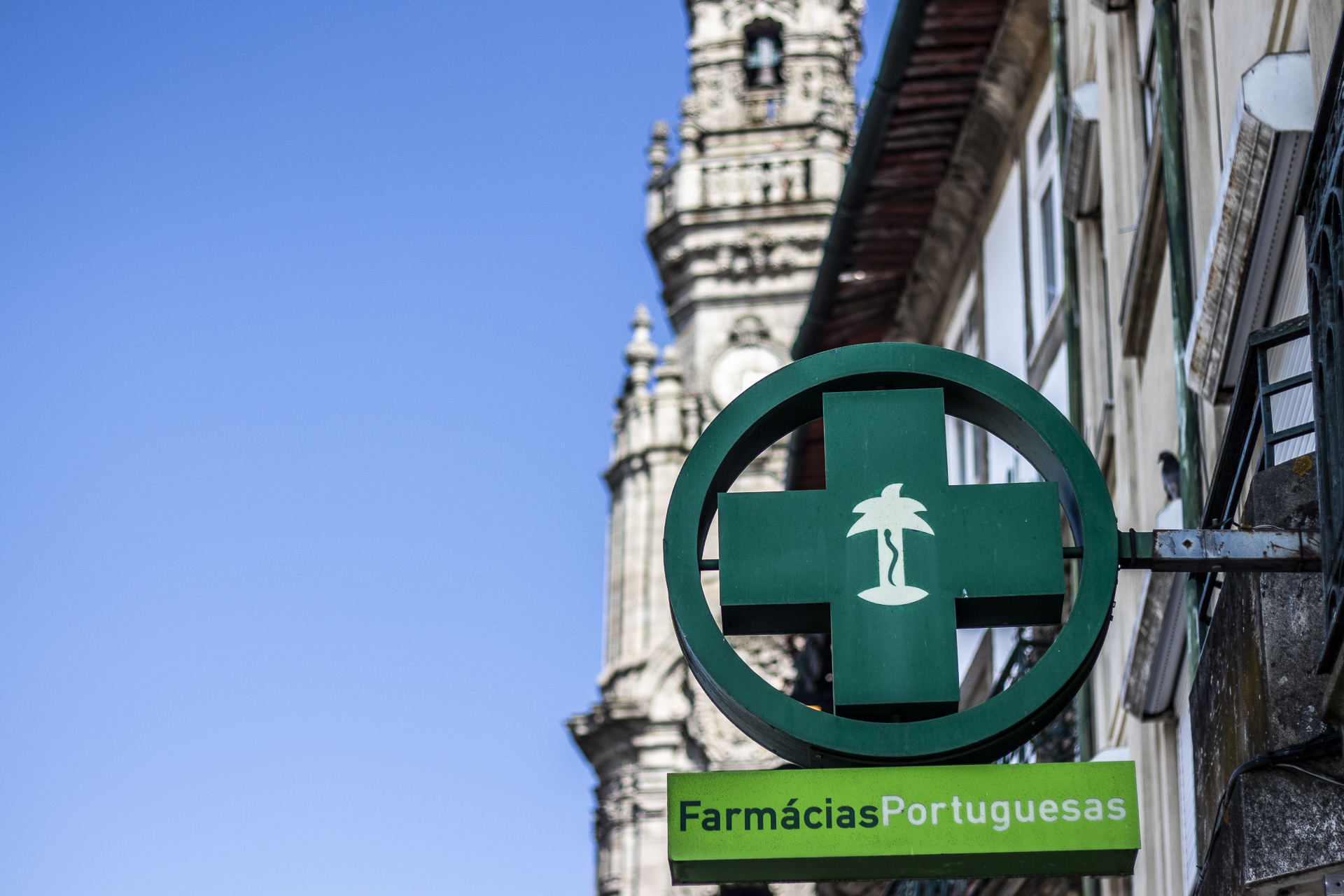 Cerca de 6.000 farmacêuticos habilitados para dar vacinas da gripe e covid-19
