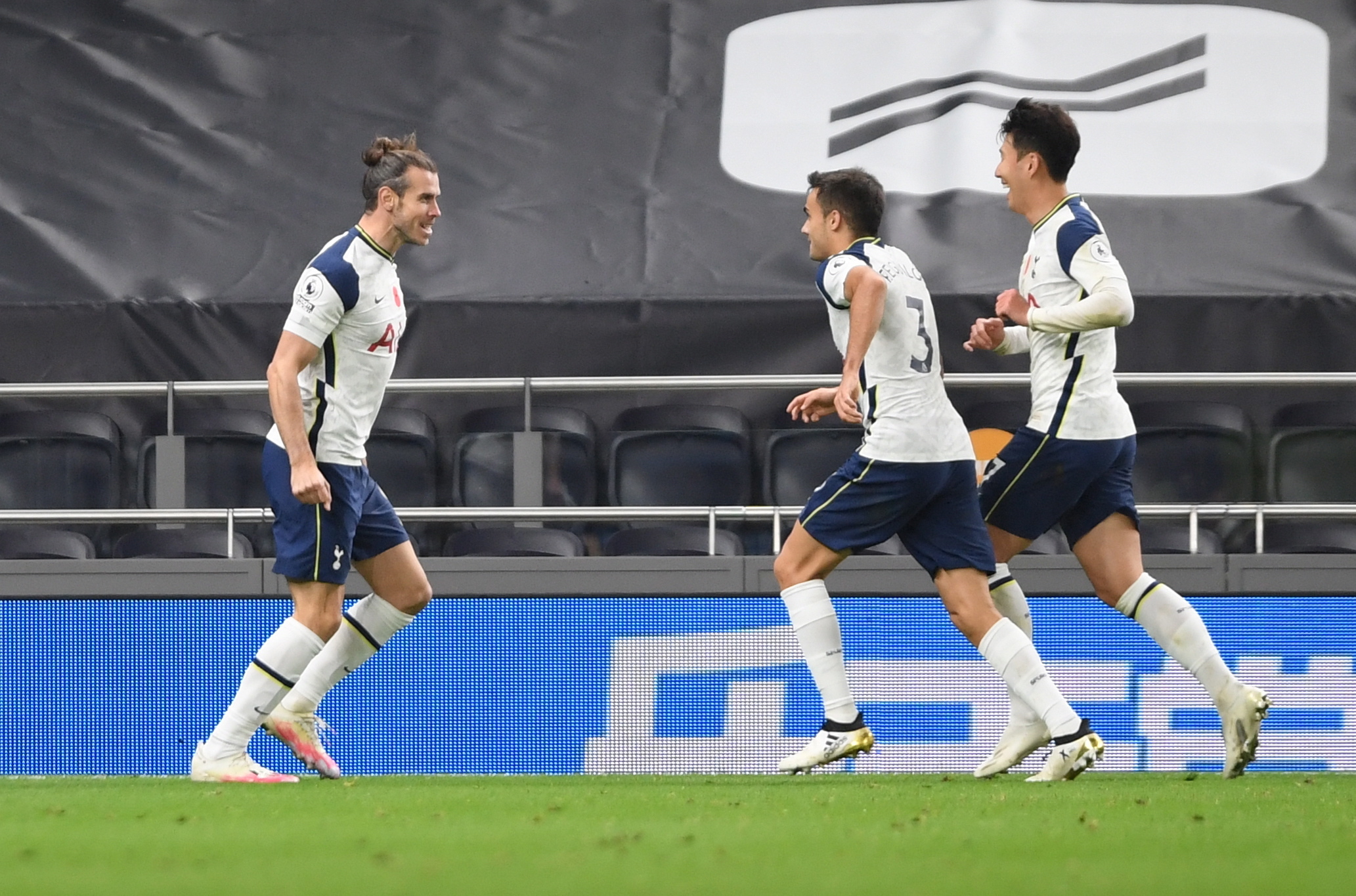 Taça da Liga: Tottenham assegura ‘meias’ com golo de Bale