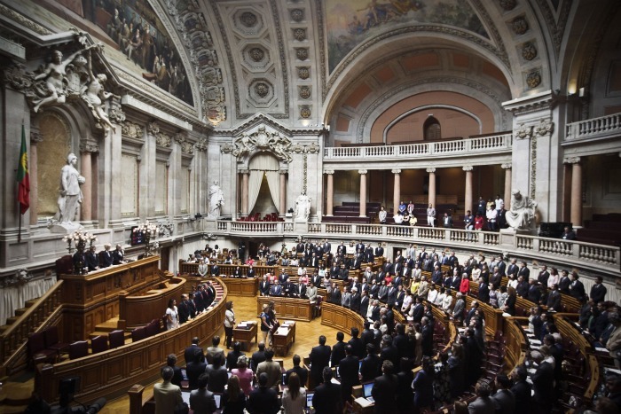 Assembleia da República recomenda ao Governo que reforce proteção das crianças e jovens com cancro