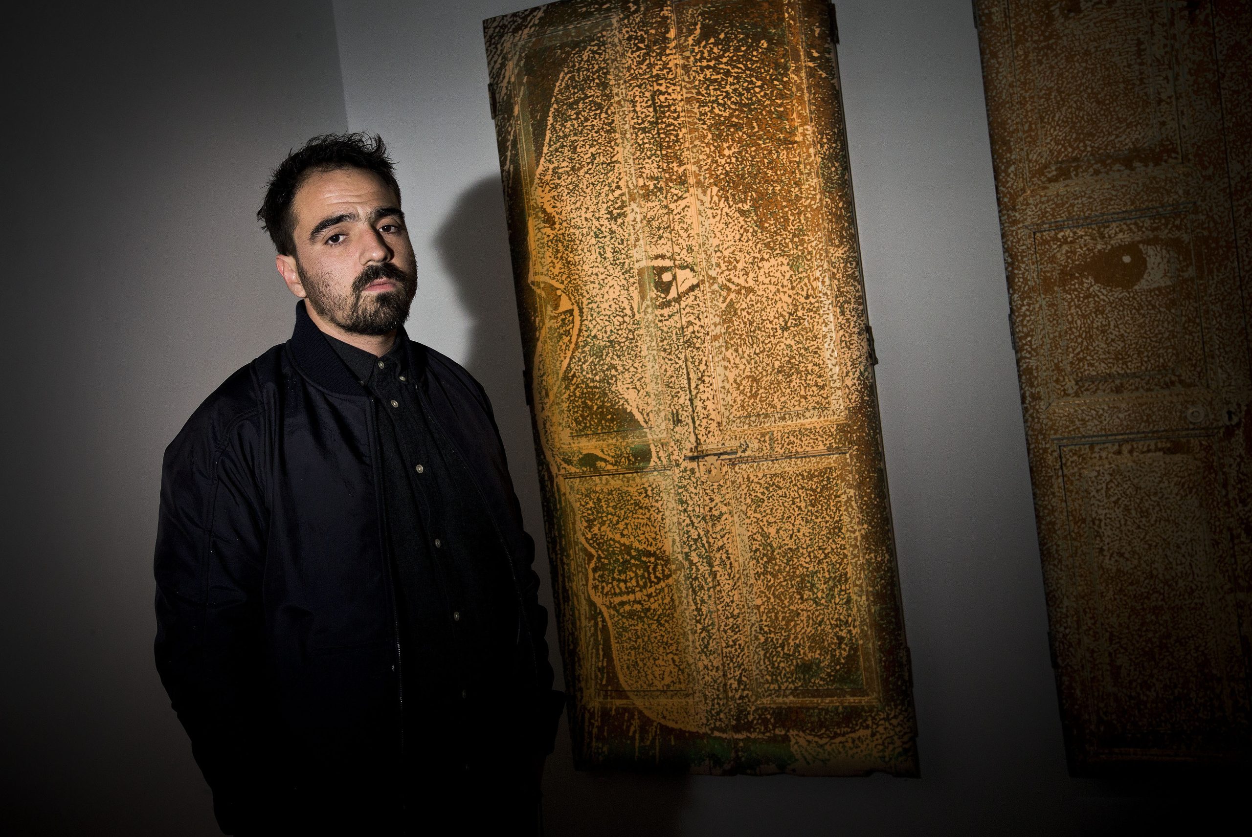 Vhils desenha José Saramago na fachada da Universidade Carlos III de Madrid