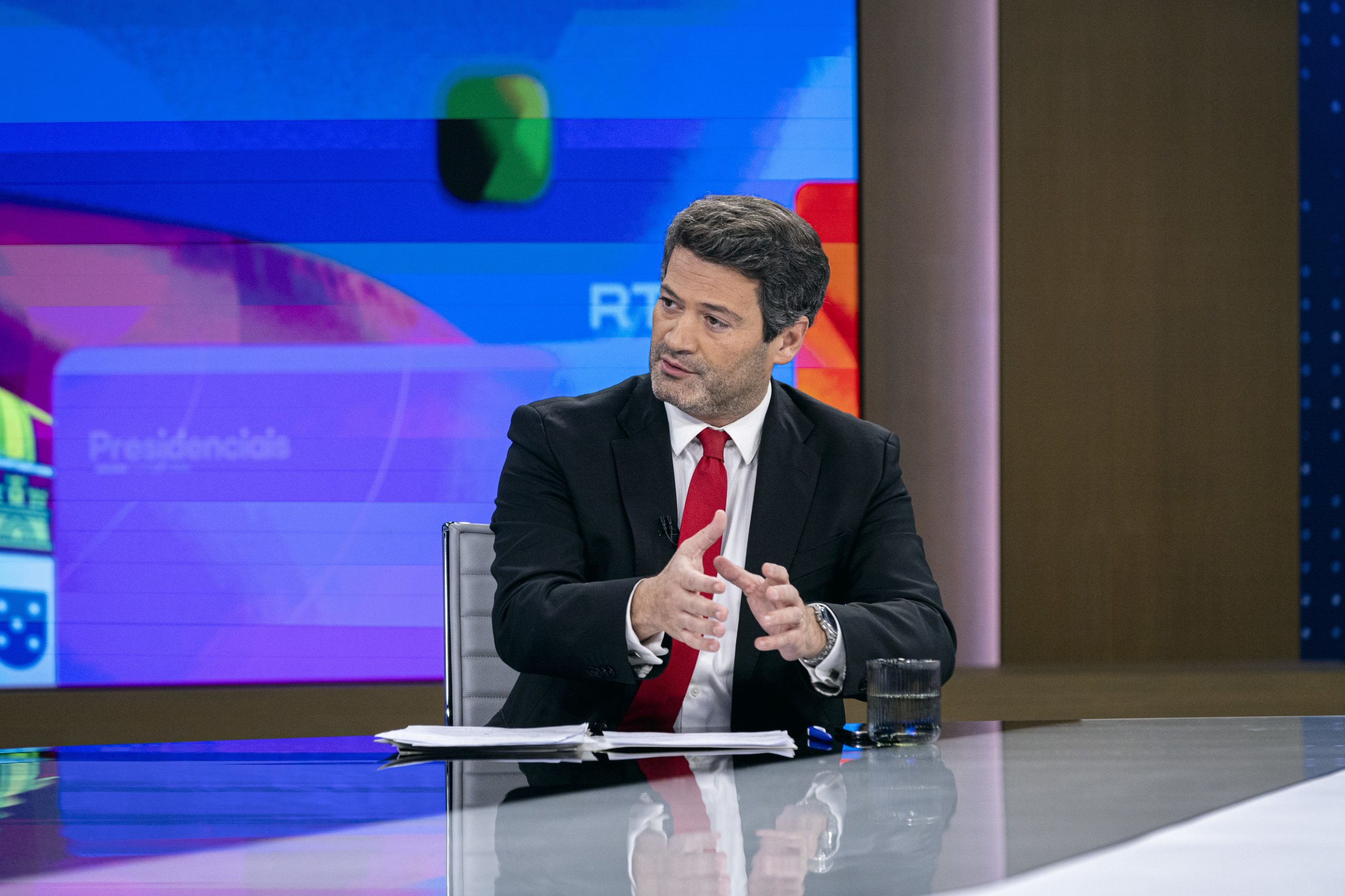 André Ventura de farda, Gouveia e Melo diz que “há coisas que têm limites”