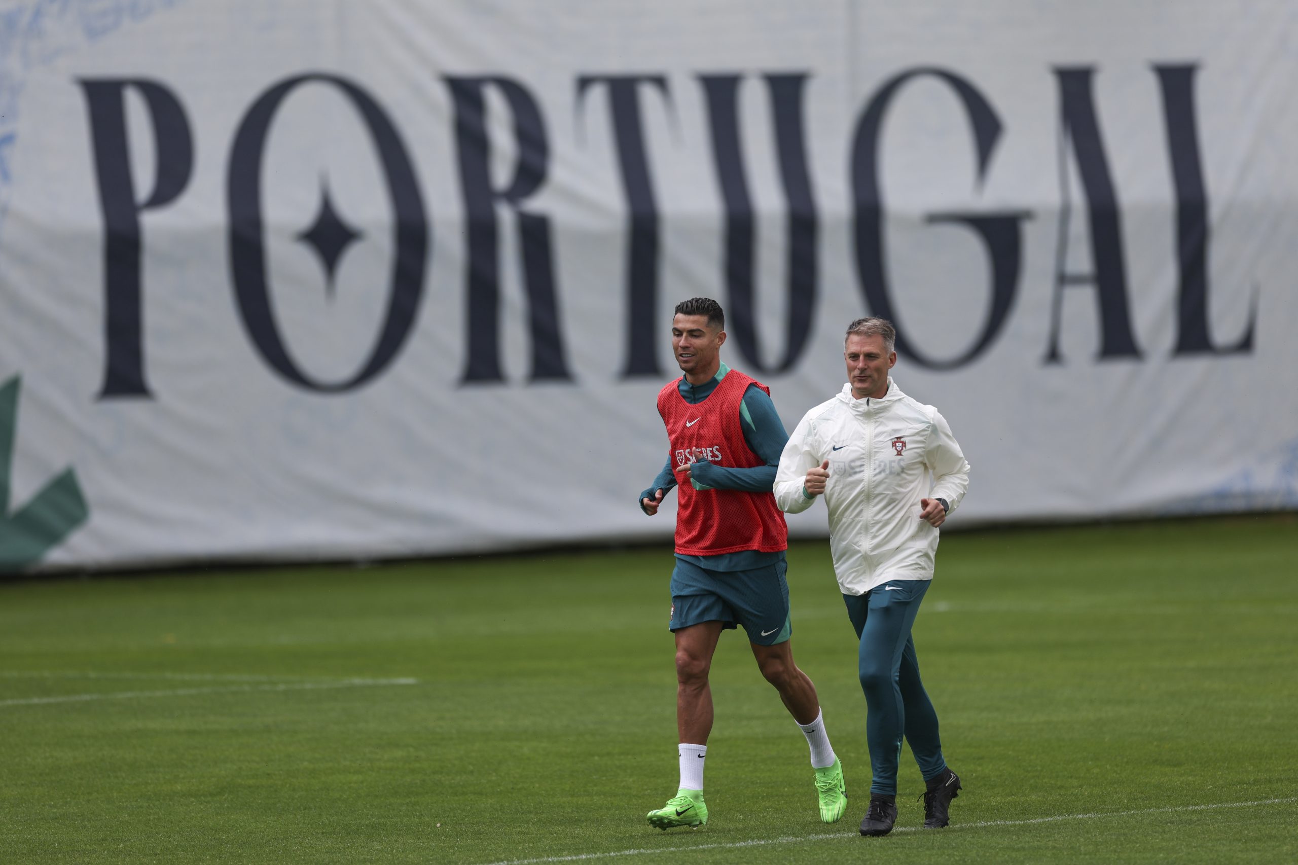 Onze de Portugal:  Pepe e Mendes em defesa a três. Leão o escolhido para acompanhar Ronaldo
