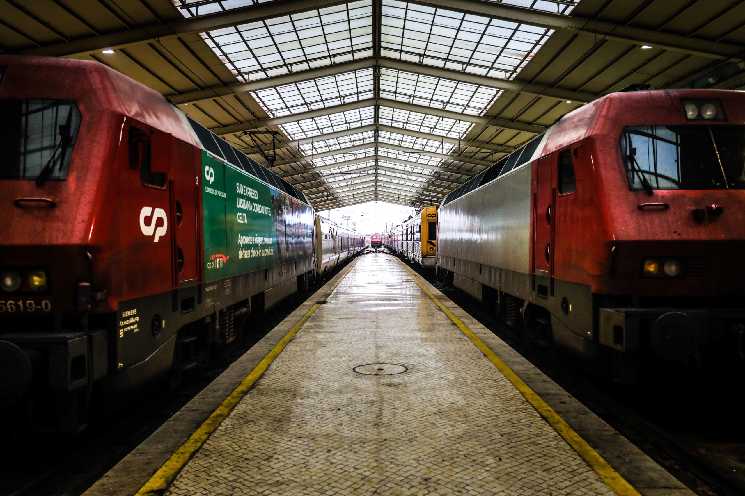 CP repõe lotação máxima em comboios apenas com lugares sentados a partir de hoje