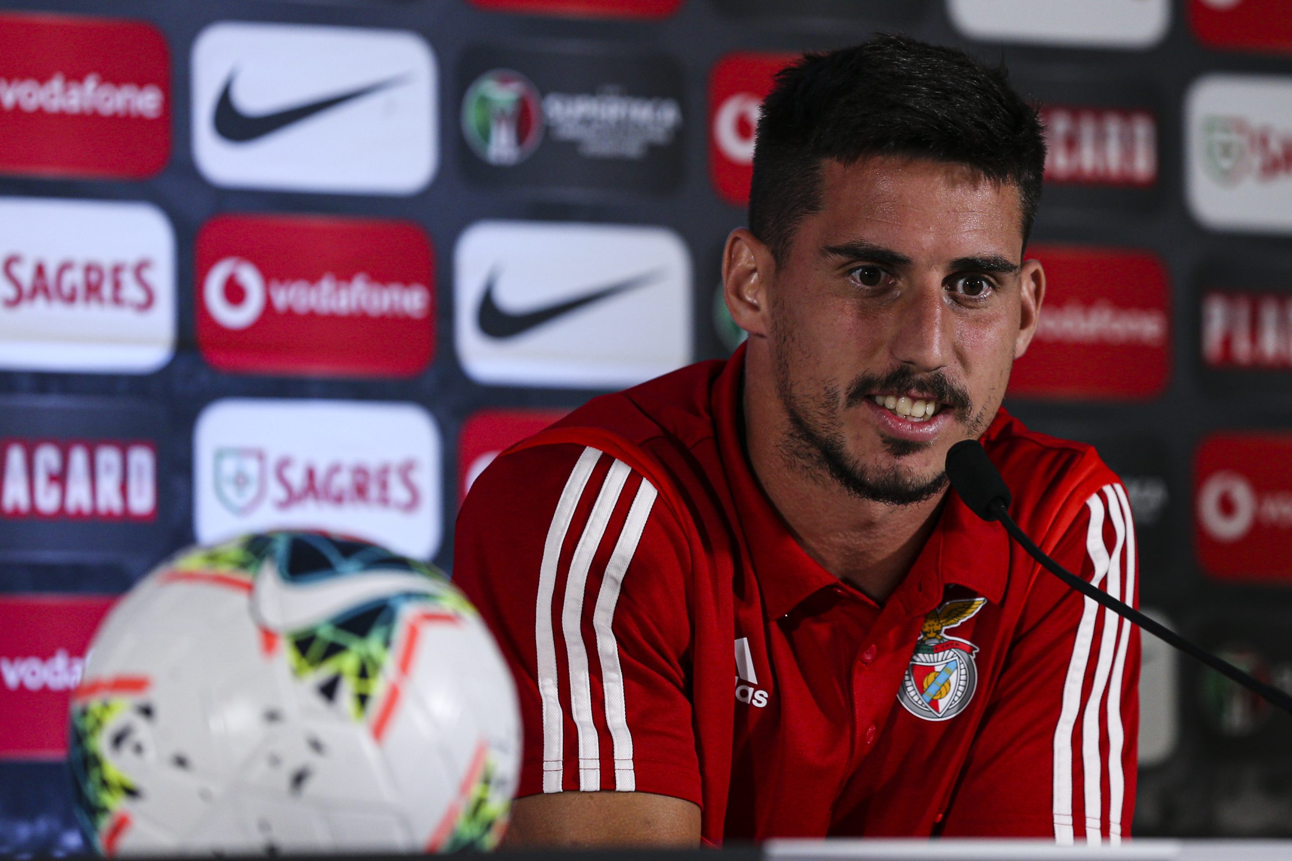Problema ocular tira Gabriel do clássico com o FC Porto, Dyego Sousa em estreia