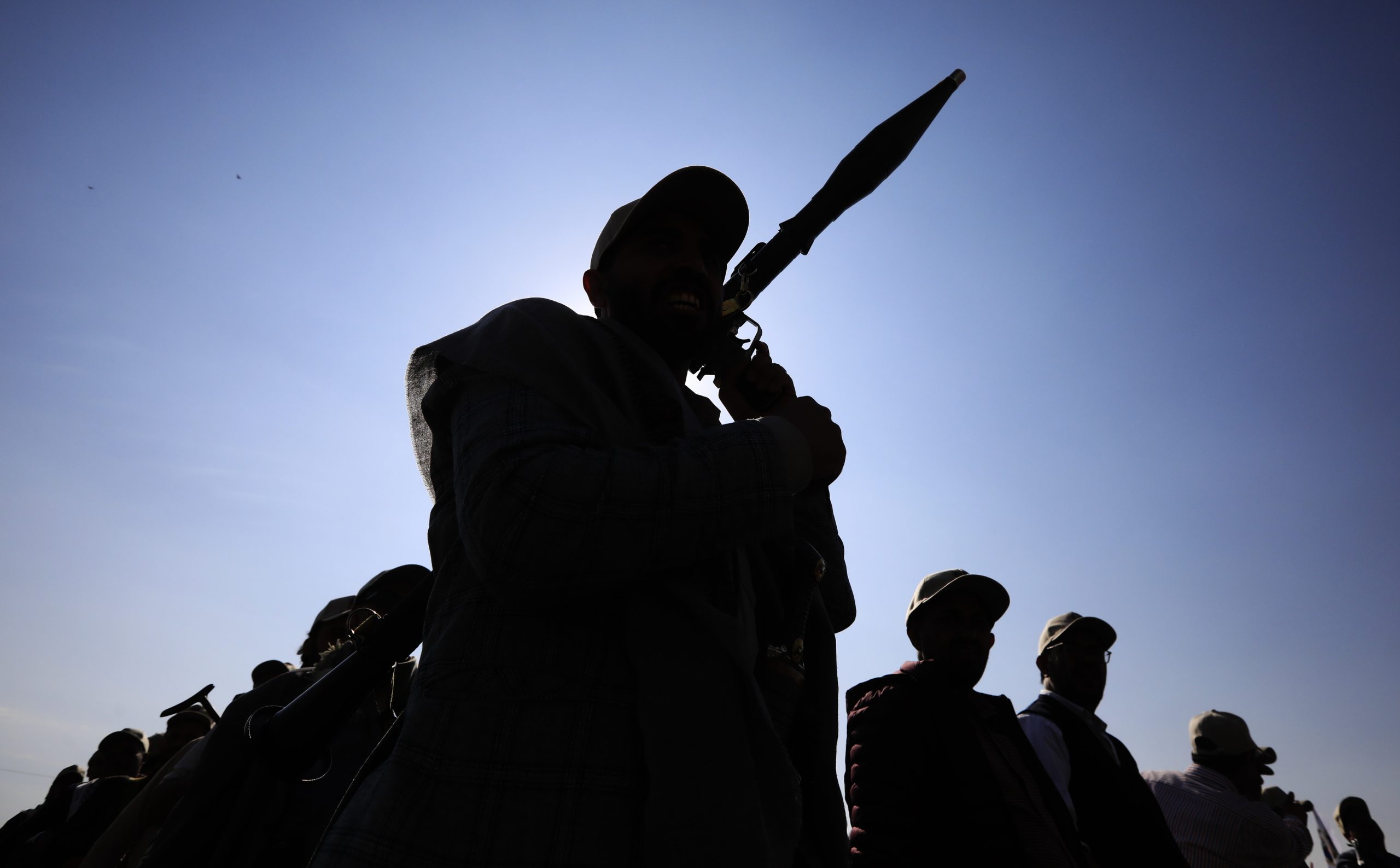 Ataques áereos atingem cidade do Iémen controlada por Huthis