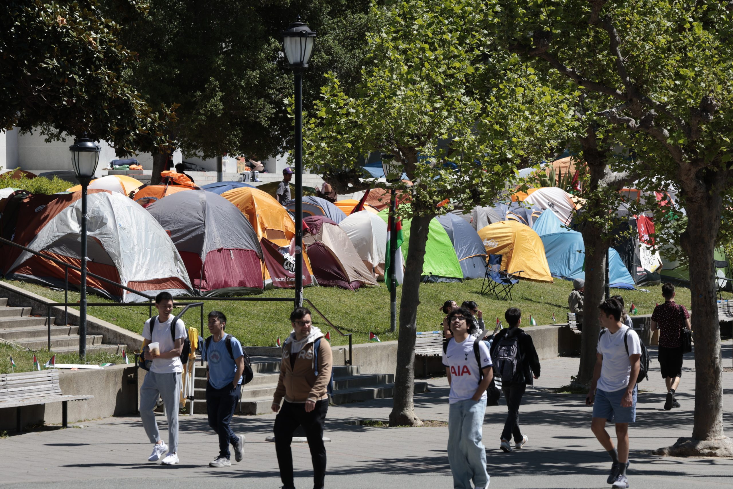 Universidade da Califórnia cancela aulas no dia de hoje devido a protestos