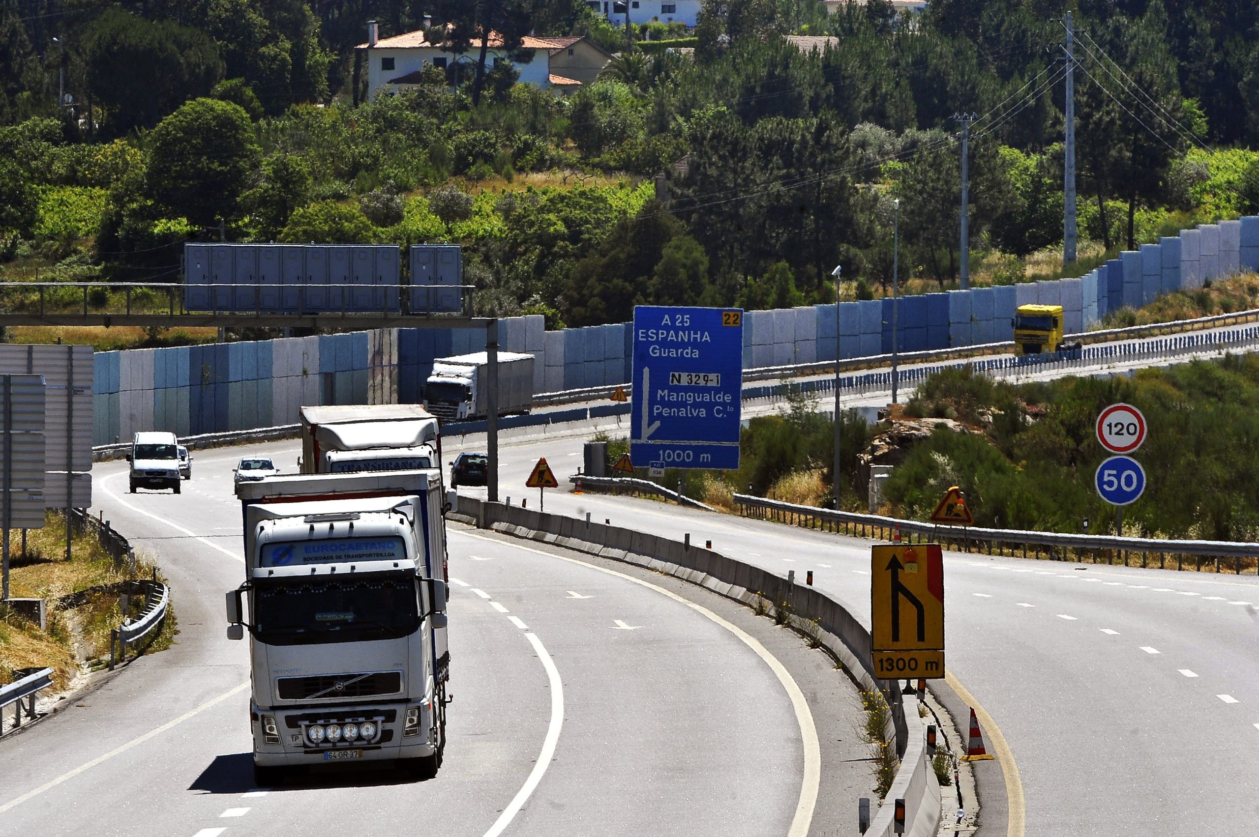 Autoestrada 25 cortada nos dois sentidos em Celorico da Beira devido a acidente