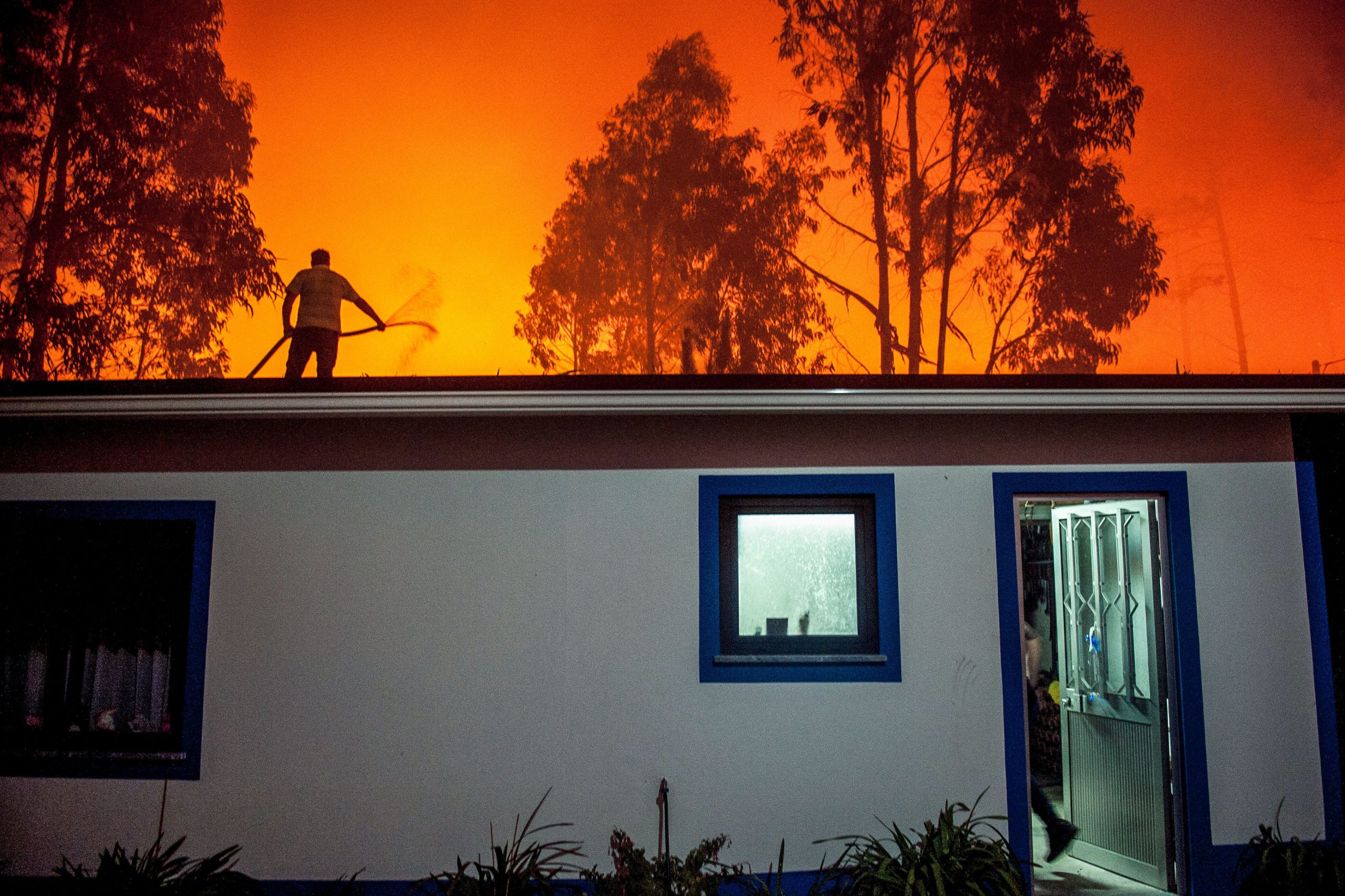 Sociedade tem de estar preparada para enfrentar incêndios extremos, dizem investigadores