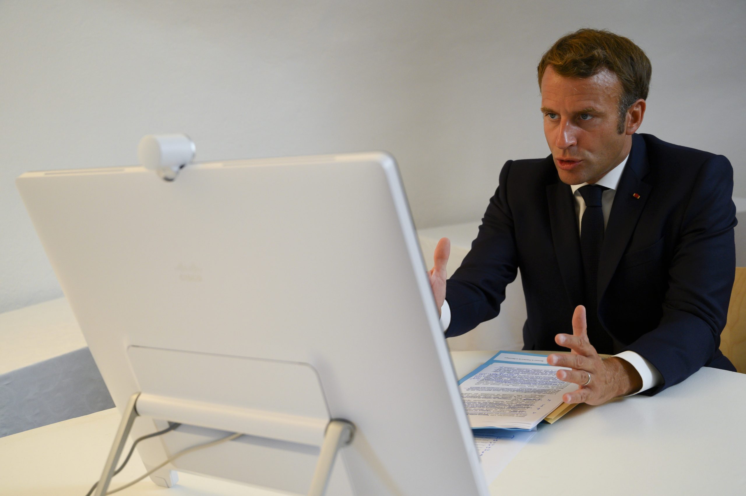 Bielorrússia: Macron pede a Putin para “favorecer a paz e o diálogo”