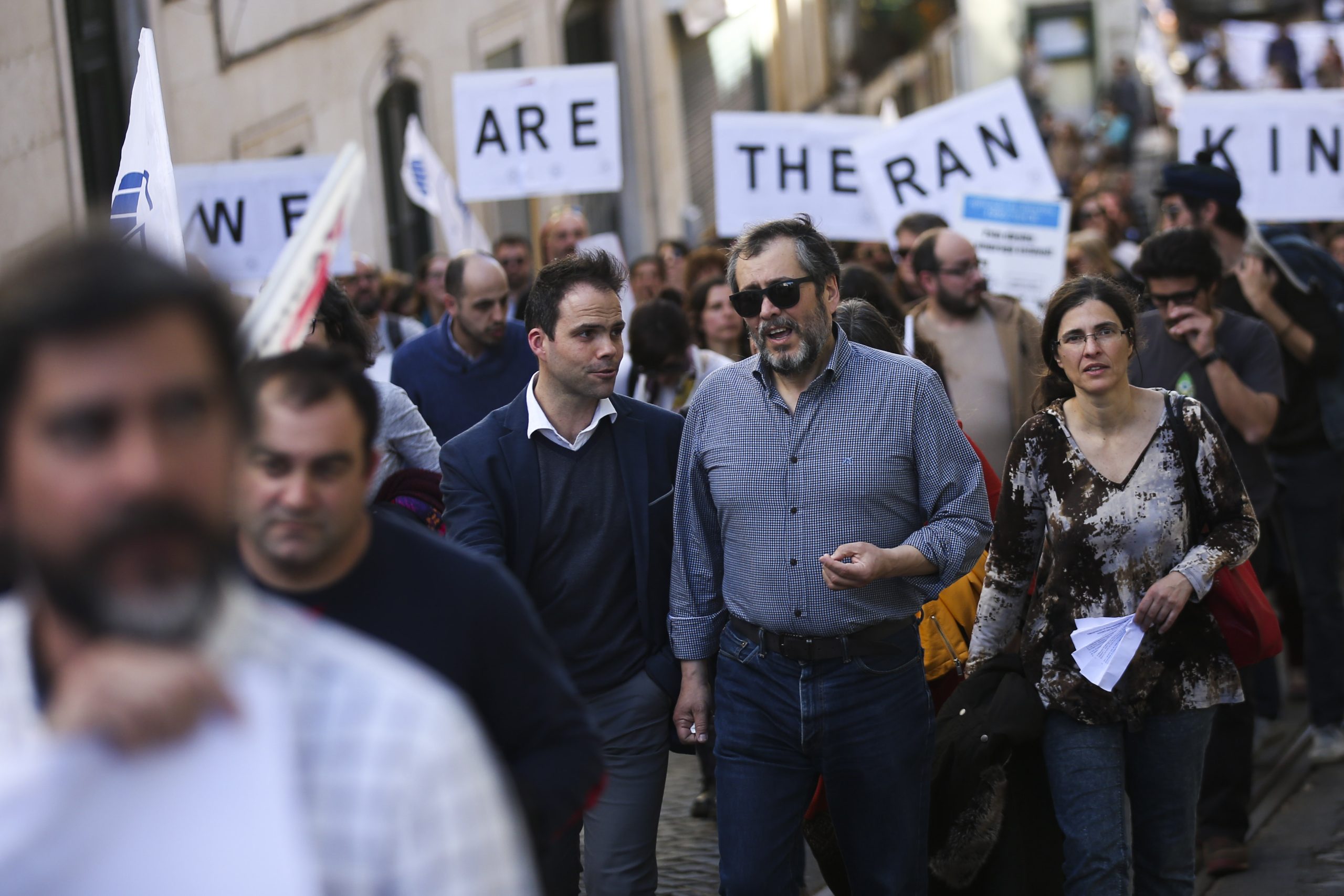 Protesto: professores e cientistas entregam reivindicações em S. Bento