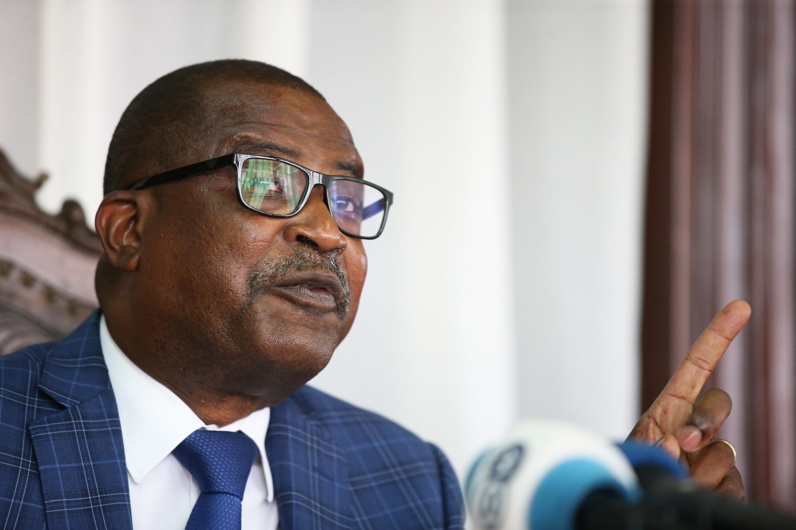 Ex-presidente do parlamento são-tomense sem ser ouvido oito horas após detenção