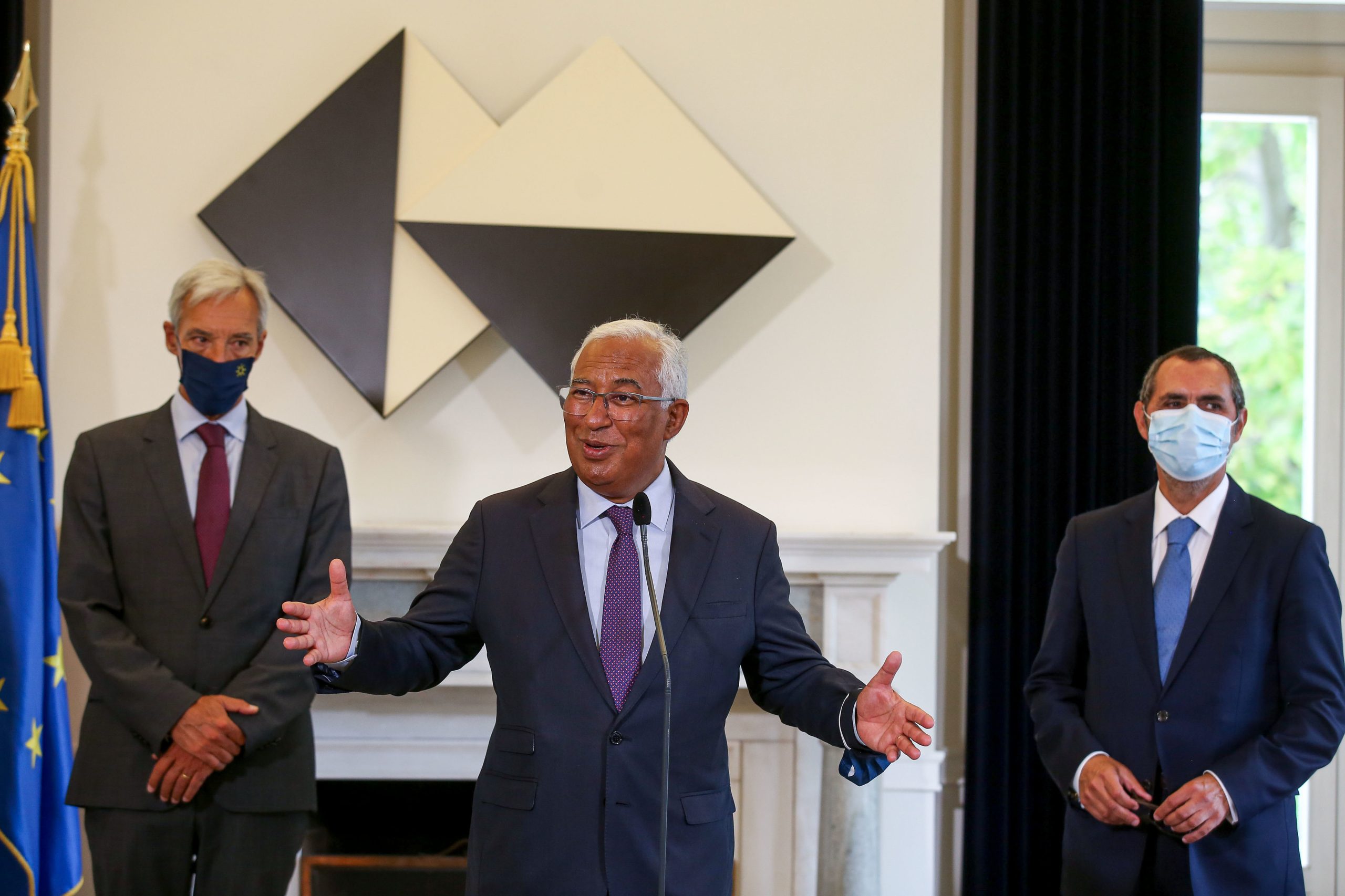 Costa exige cooperação e não concorrência entre serviços e forças de segurança
