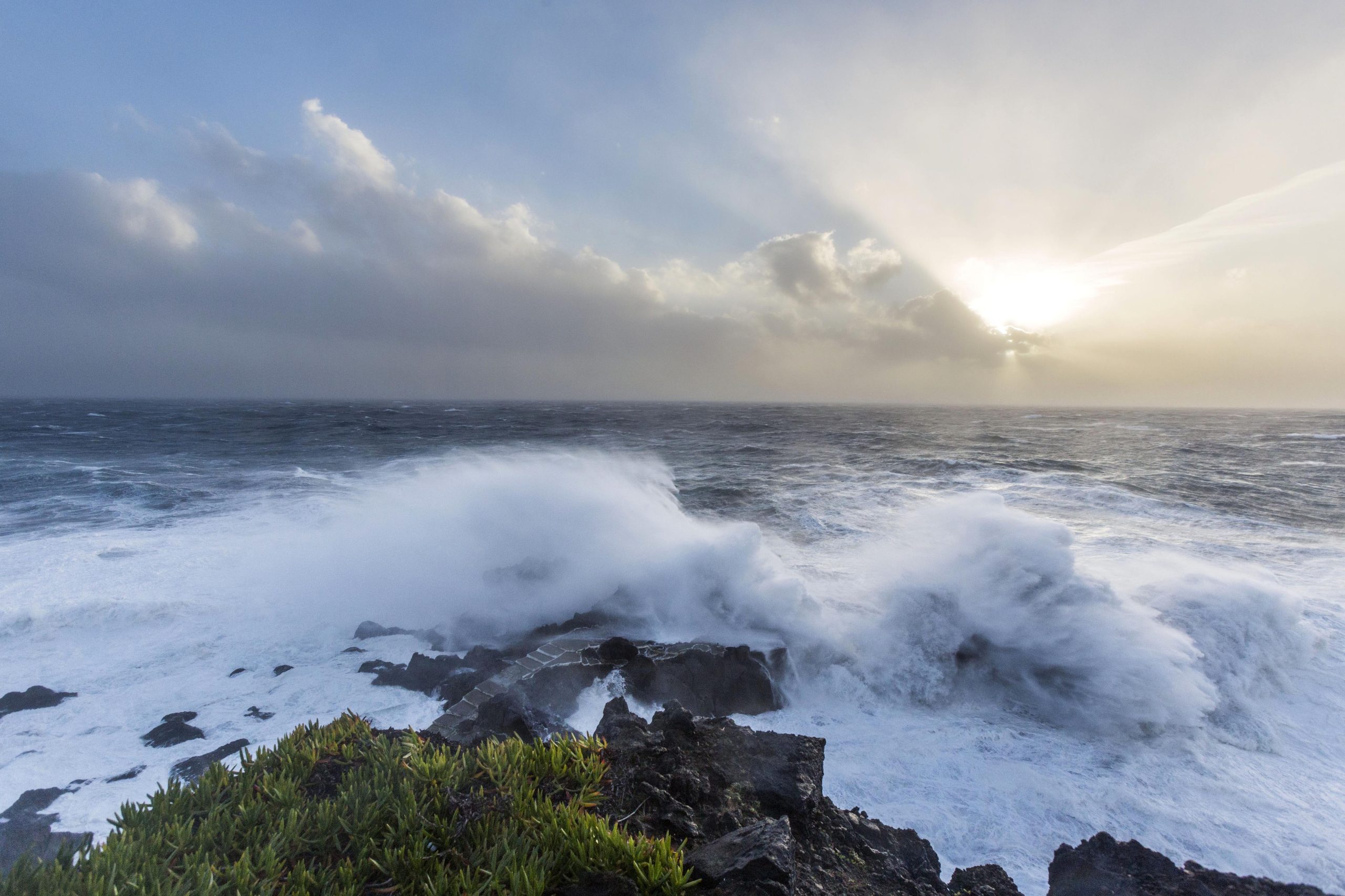 Temperatura média e número de ciclones tropicais está a aumentar nos Açores
