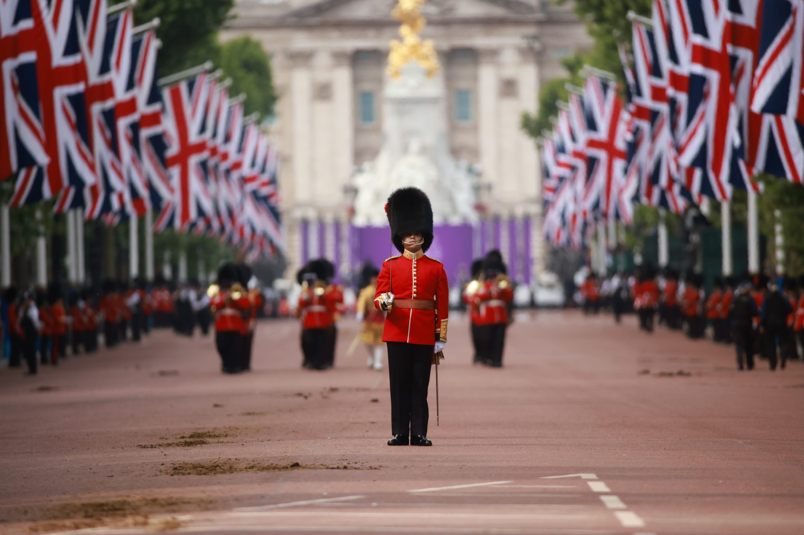 Milhares em Londres, milhões em todo o mundo a assistir. Foi assim o desfile para honrar Isabel II