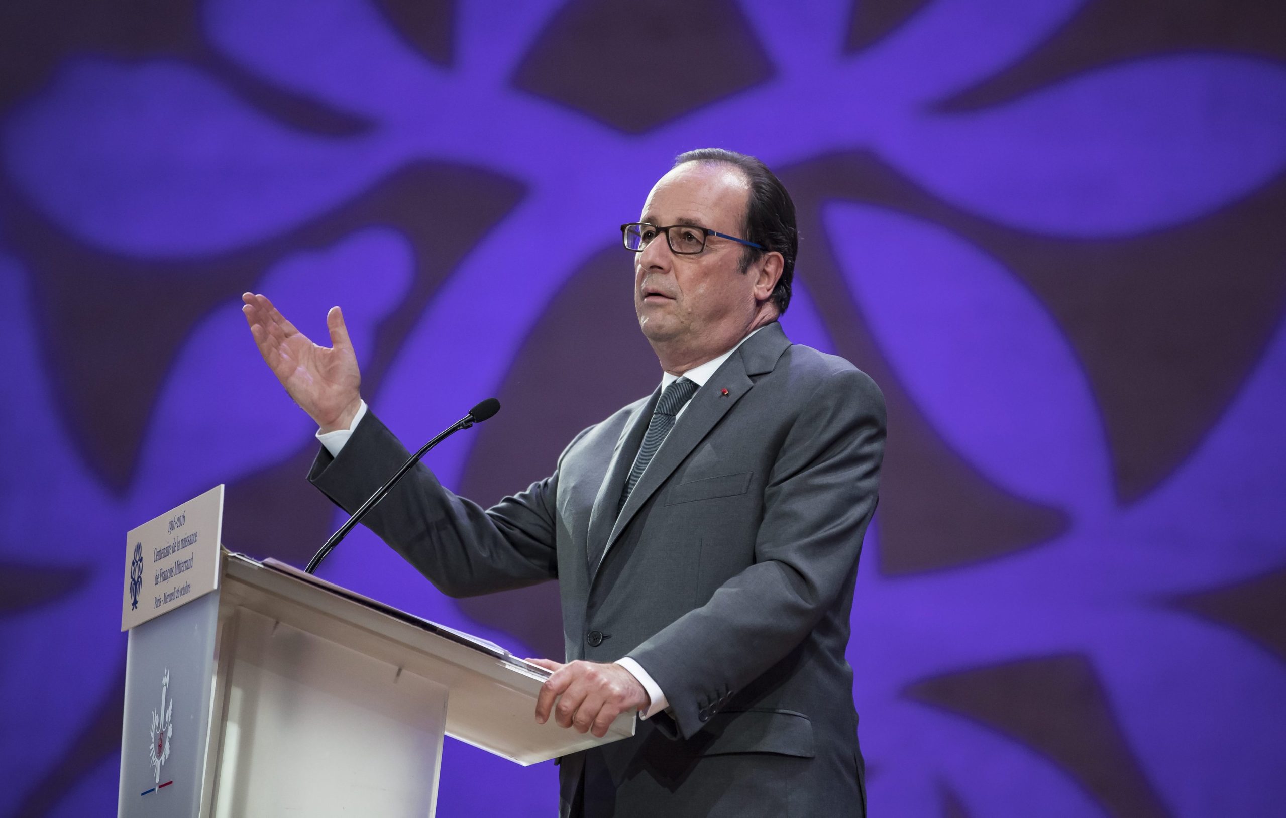 Hollande: Louvre devia acolher património do Iraque e Síria
