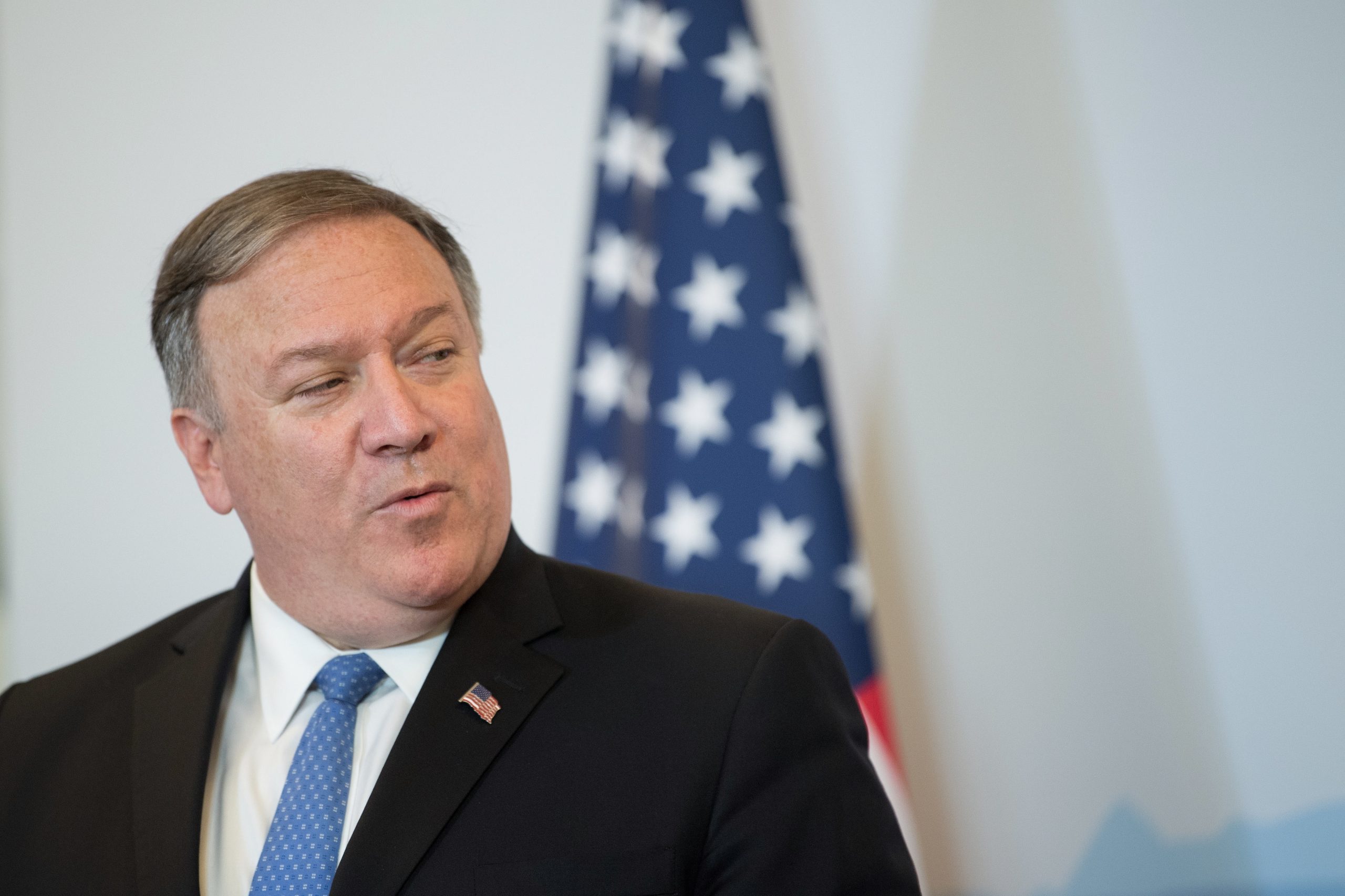 Jornalista é barrada de viagem com Pompeo após secretário de Estado discutir com outra colega de emissora