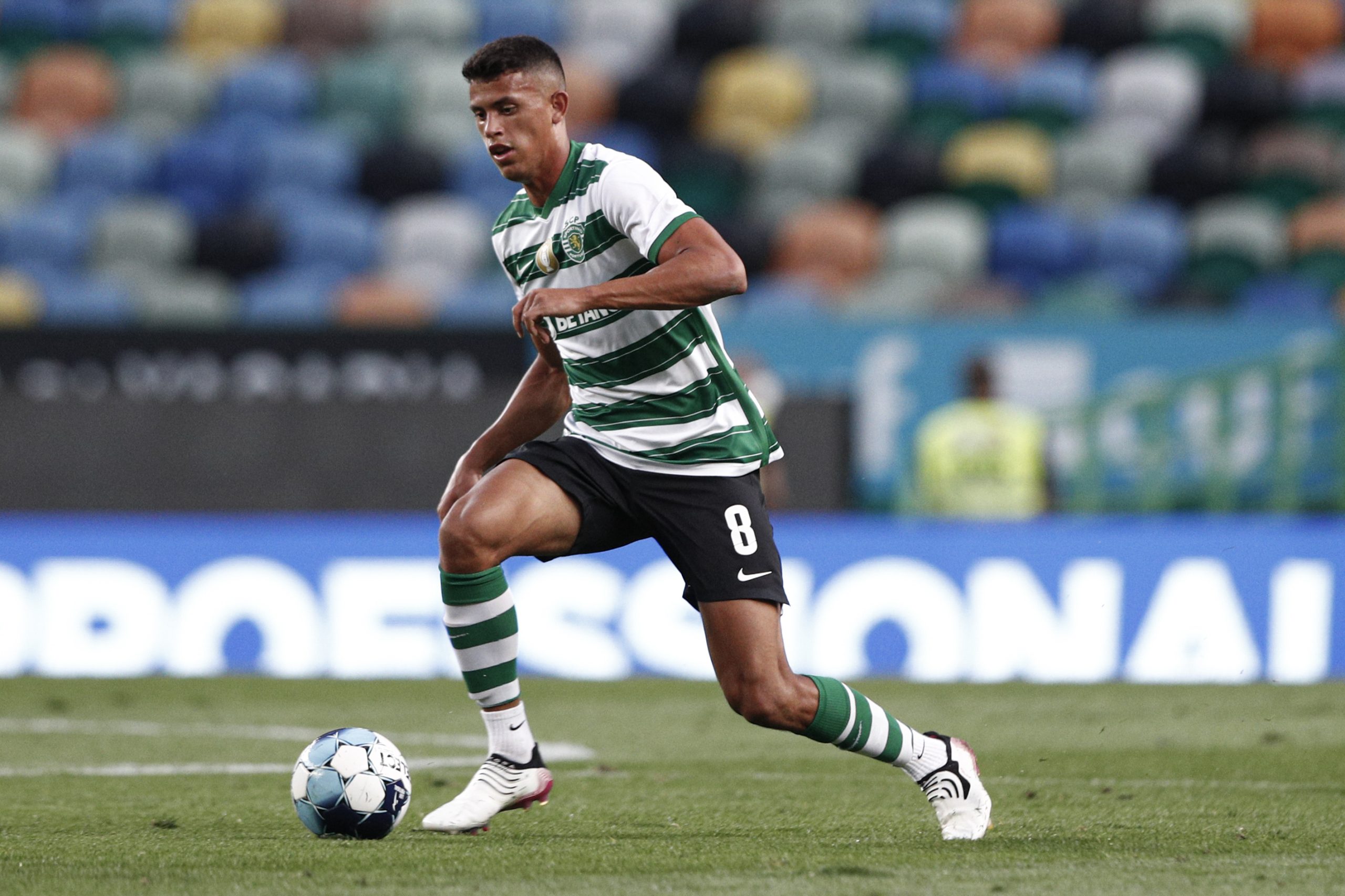 Matheus Nunes renova com o Sporting até 2026