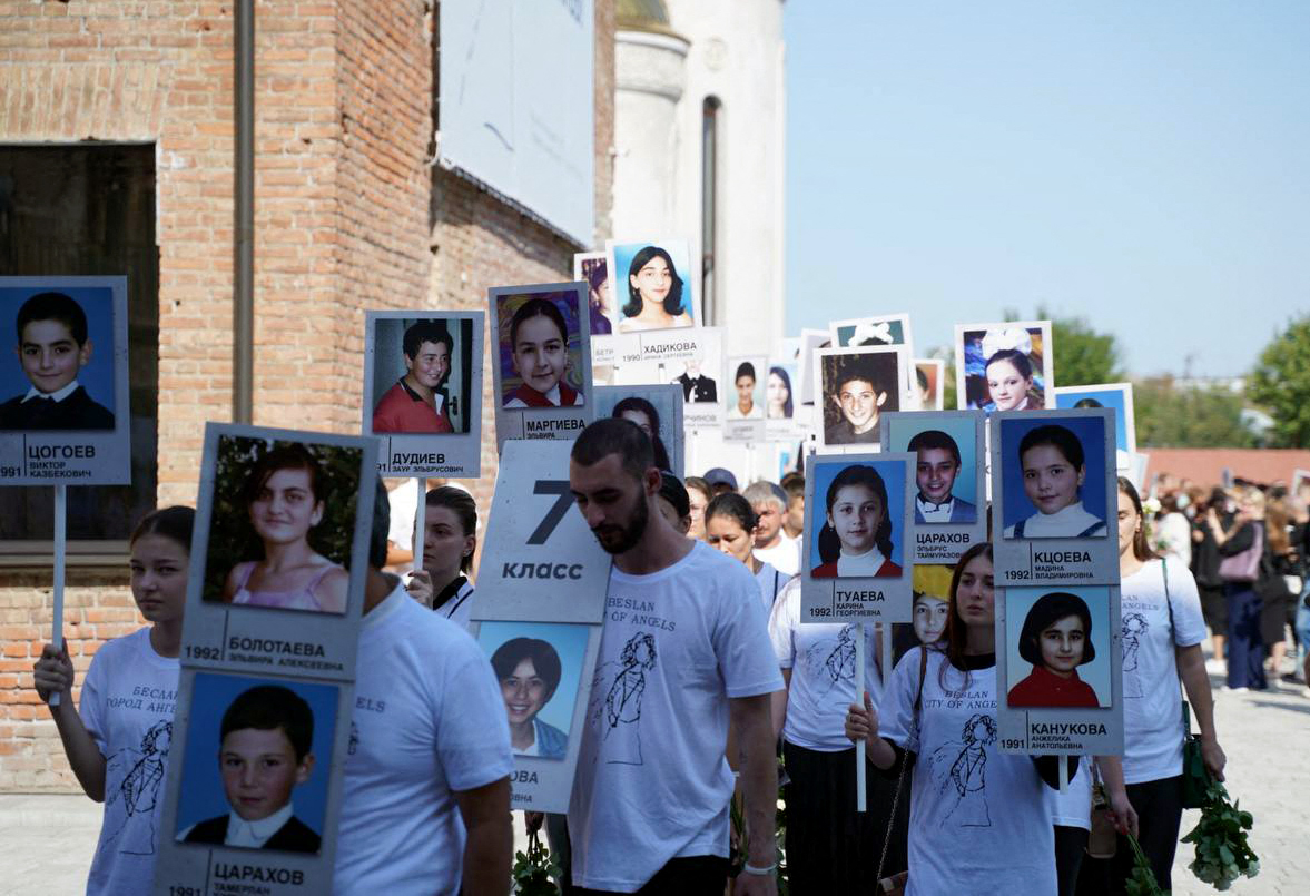 Rússia lembra os vinte anos do massacre de Beslan, “uma ferida incurável na memória histórica” do país