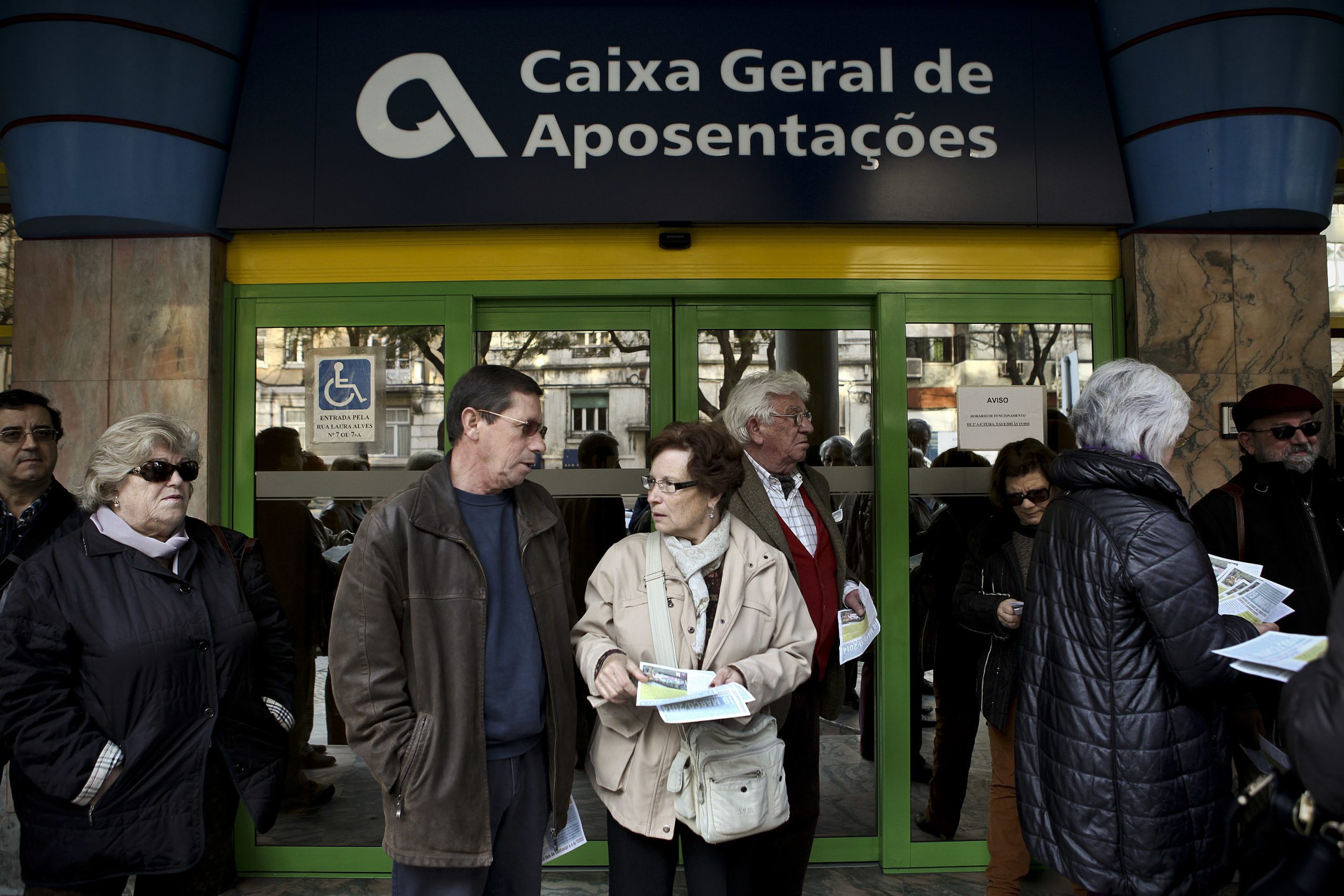 Governo decreta condições para reinscrição na CGA após decisão do tribunal. Só pode fazê-lo quem nunca deixou o Estado
