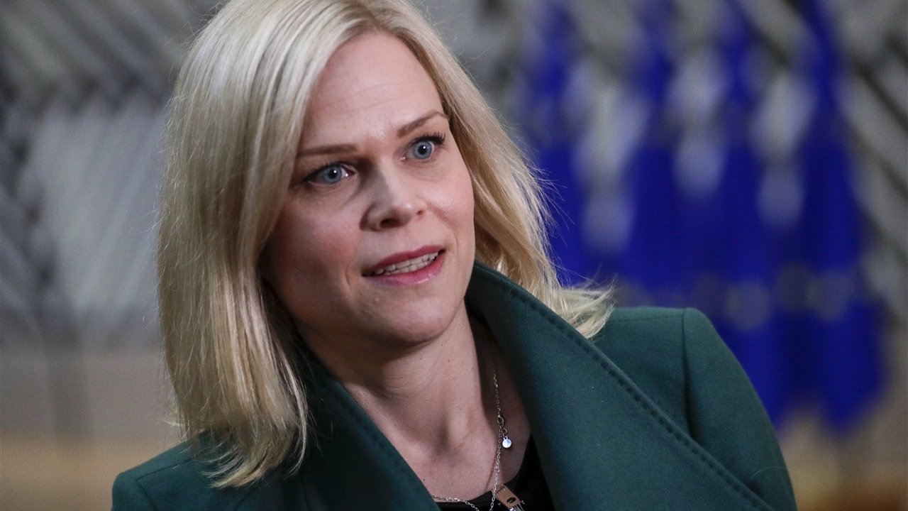 Fobia de bananas obriga a retirar fruta antes de visitas oficiais de ministra da Suécia