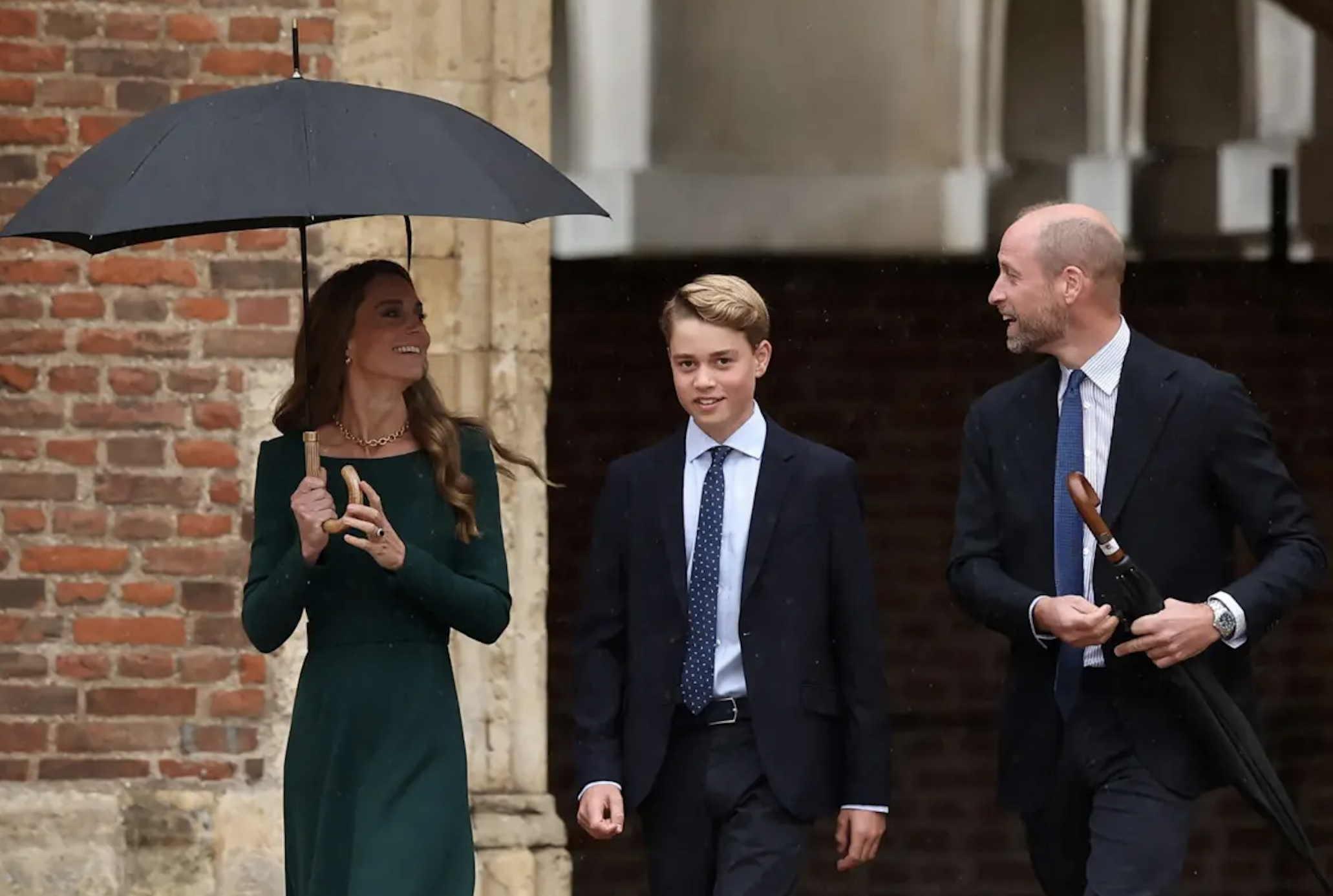 Aos 13 anos, príncipe George chega ao colégio onde estudou o pai William e o tio Harry
