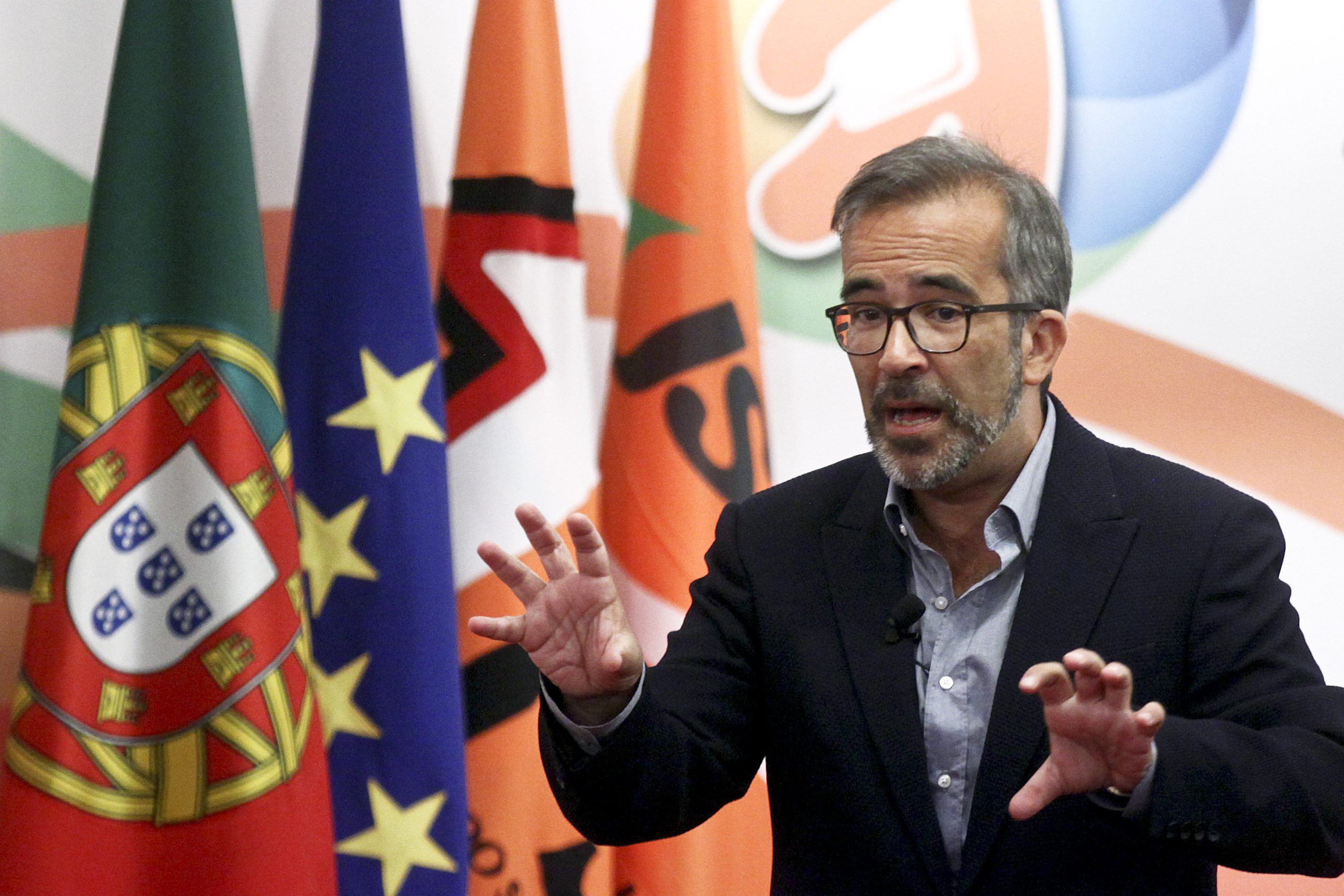 Eurodeputado Paulo Rangel defende que sucessão de Schulz à direita não impede equilíbrio político