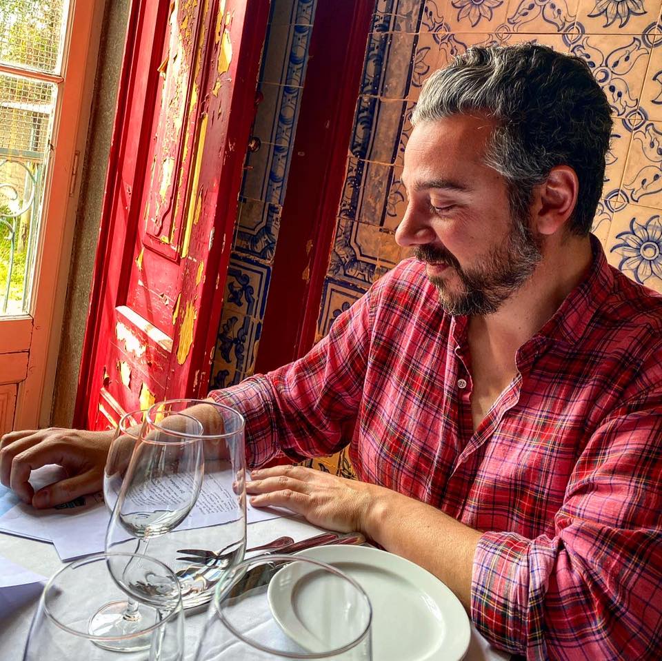 Frederico Pombares leva o humor à mesa com nova linha de enchidos portugueses