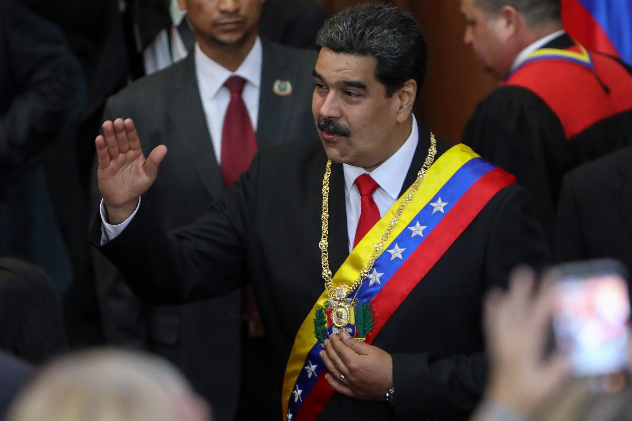Antigos trabalhadores da Exxon reclamam a Maduro pensão nunca paga