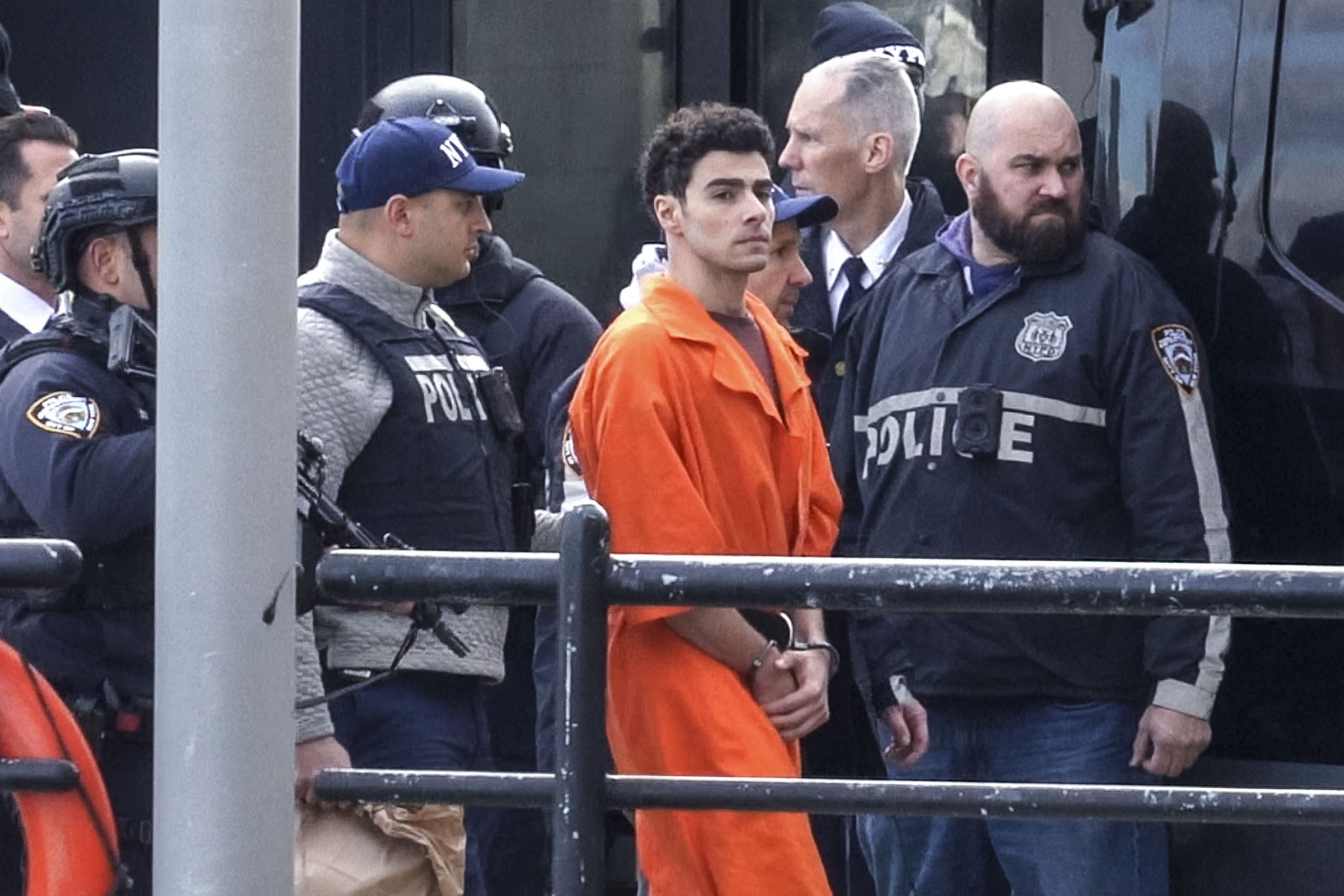 Homem acusado de matar CEO norte-americano enfrenta acusação federal passível de pena de morte
