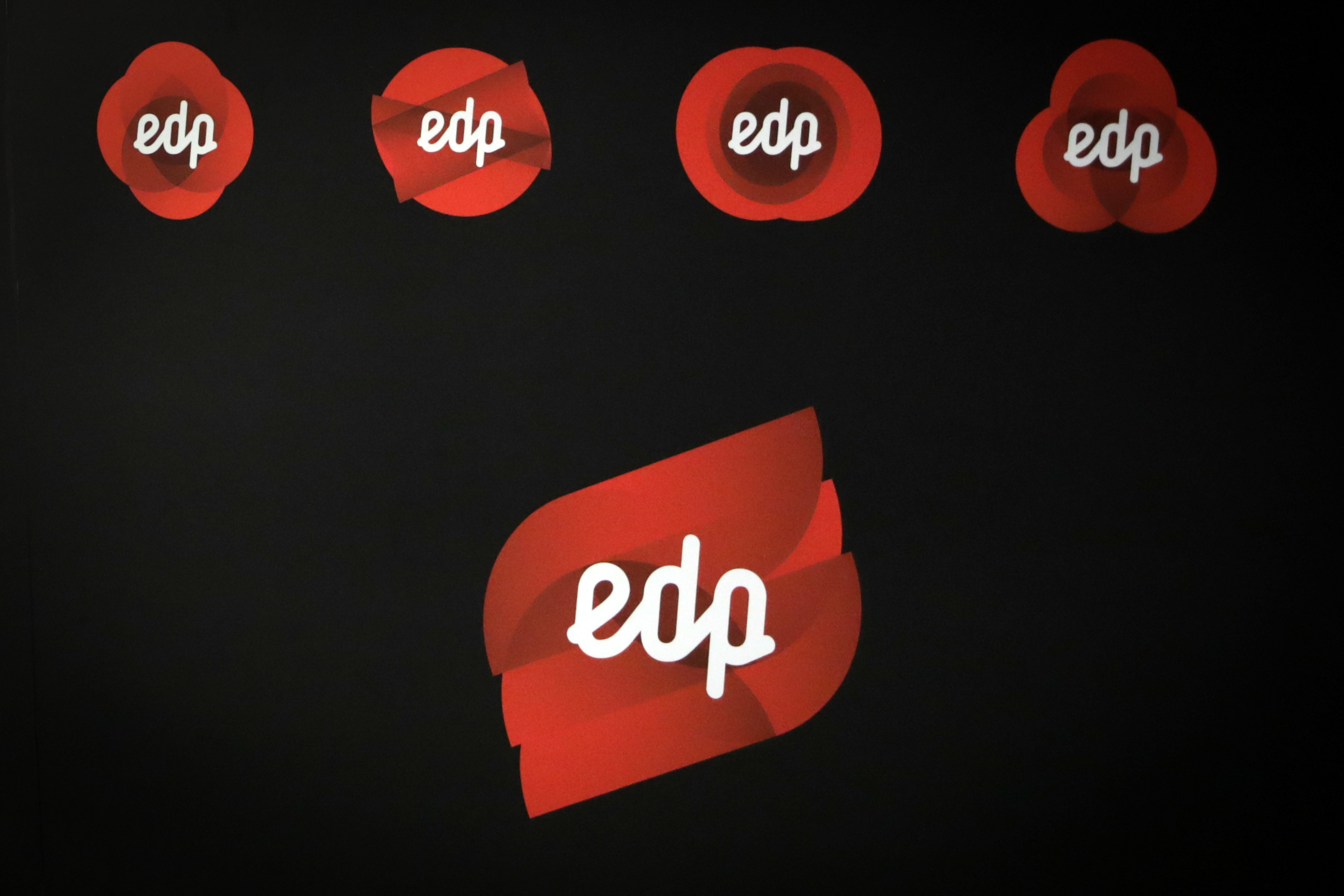Regulador suspende negociação da EDP até ter mais informação sobre eventual OPA