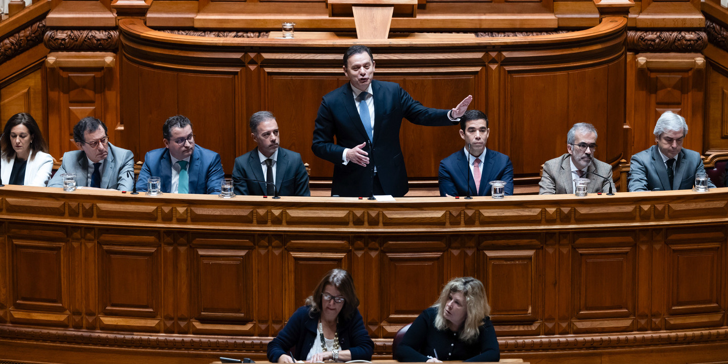 Proposta de alteração de taxas do IRS deu hoje entrada no parlamento