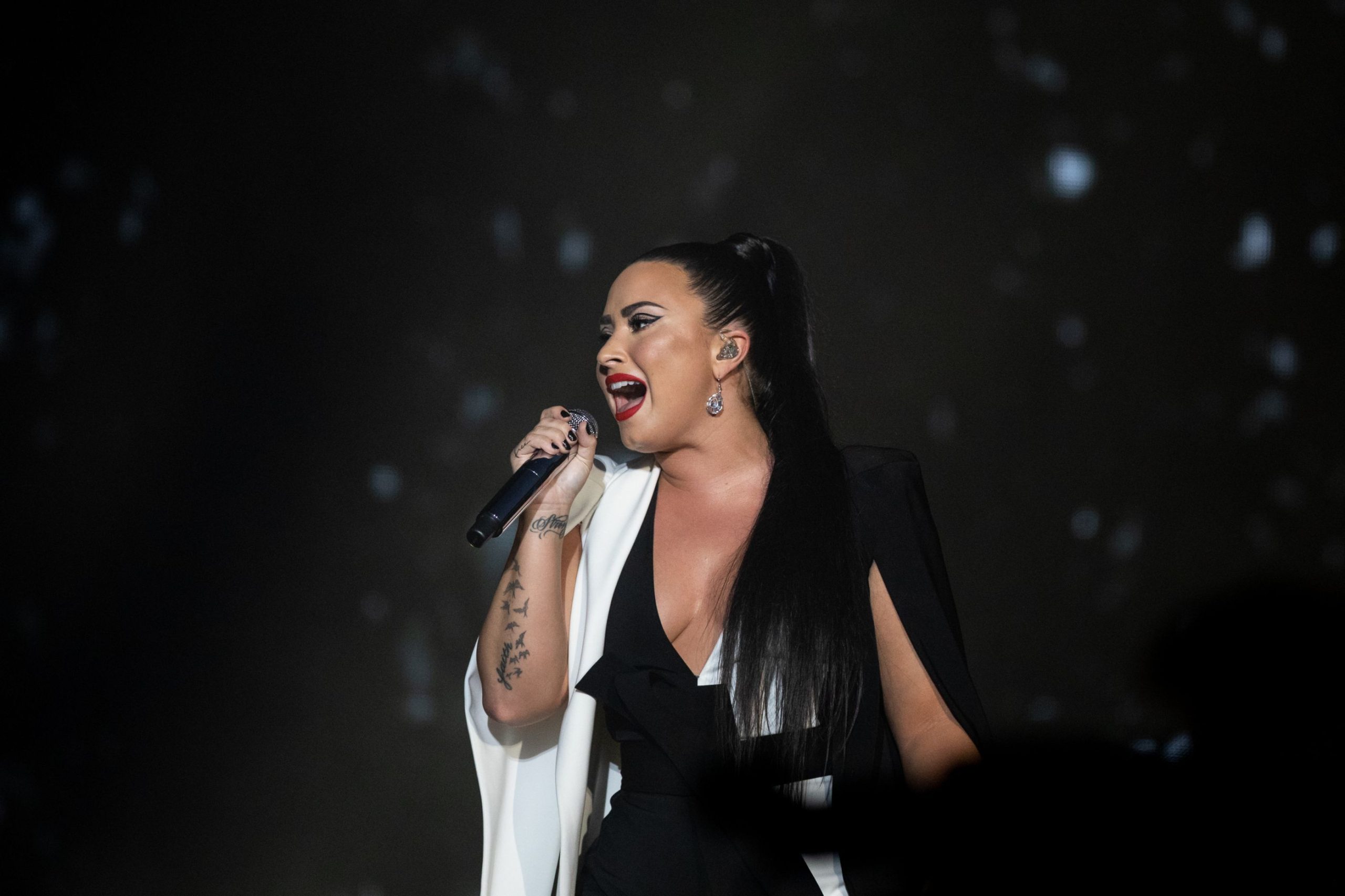 Demi Lovato partilha primeira mensagem após internamento e promete combater a dependência