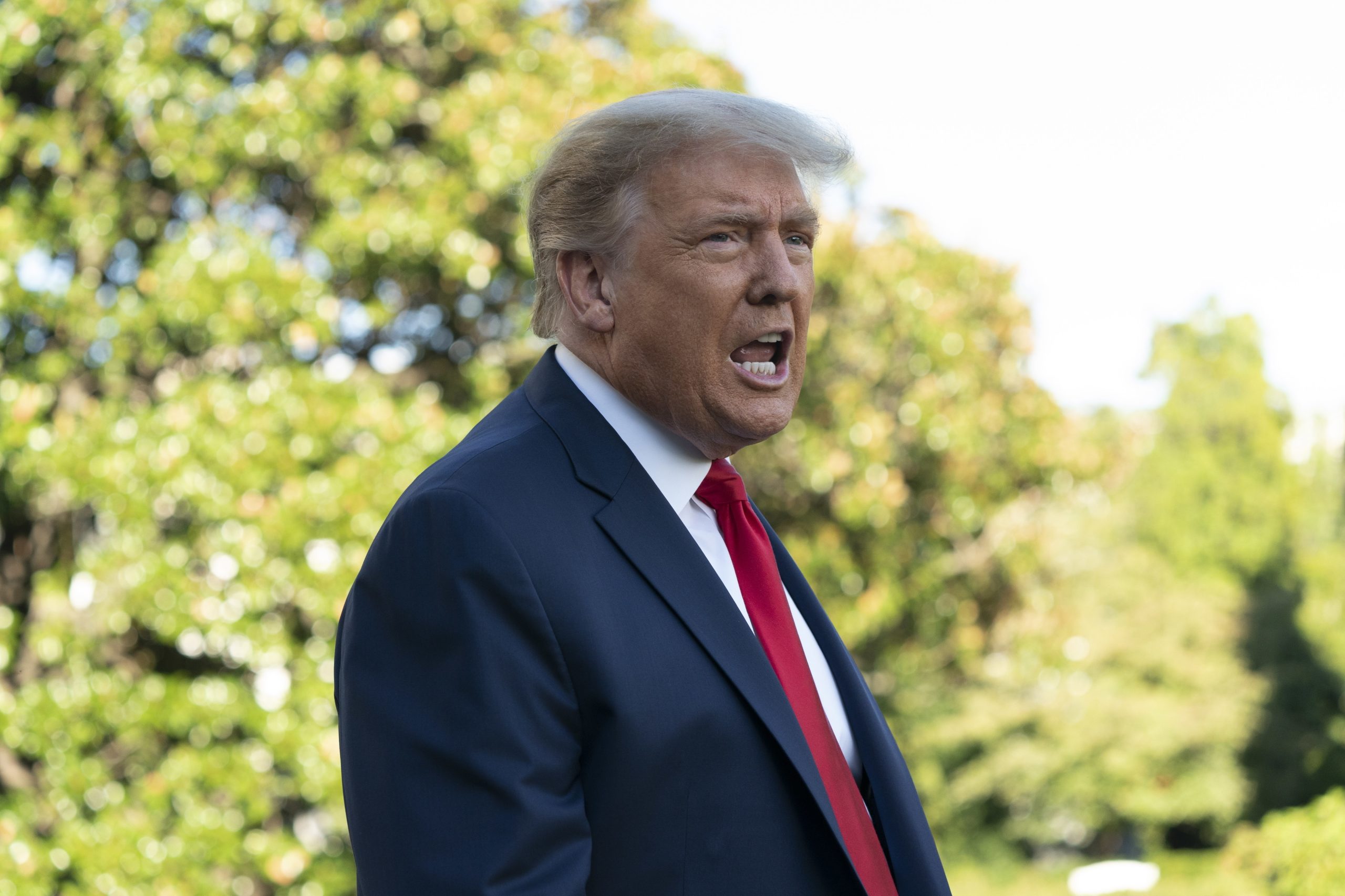 Trump anuncia acordo “fantástico” sobre TikTok que envolve Oracle e Walmart
