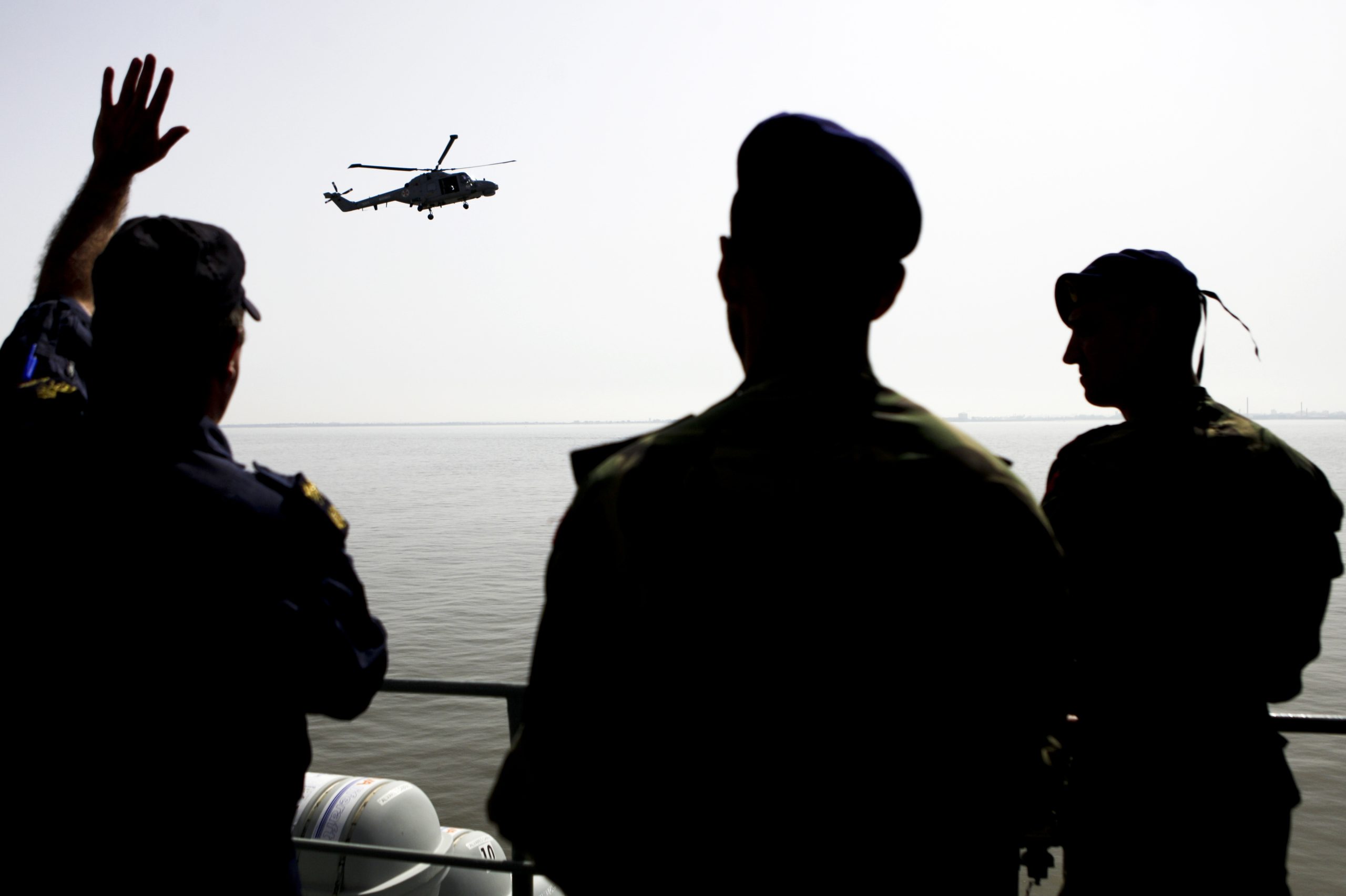 Militares portugueses ajudam a libertar navio sequestrado por piratas
