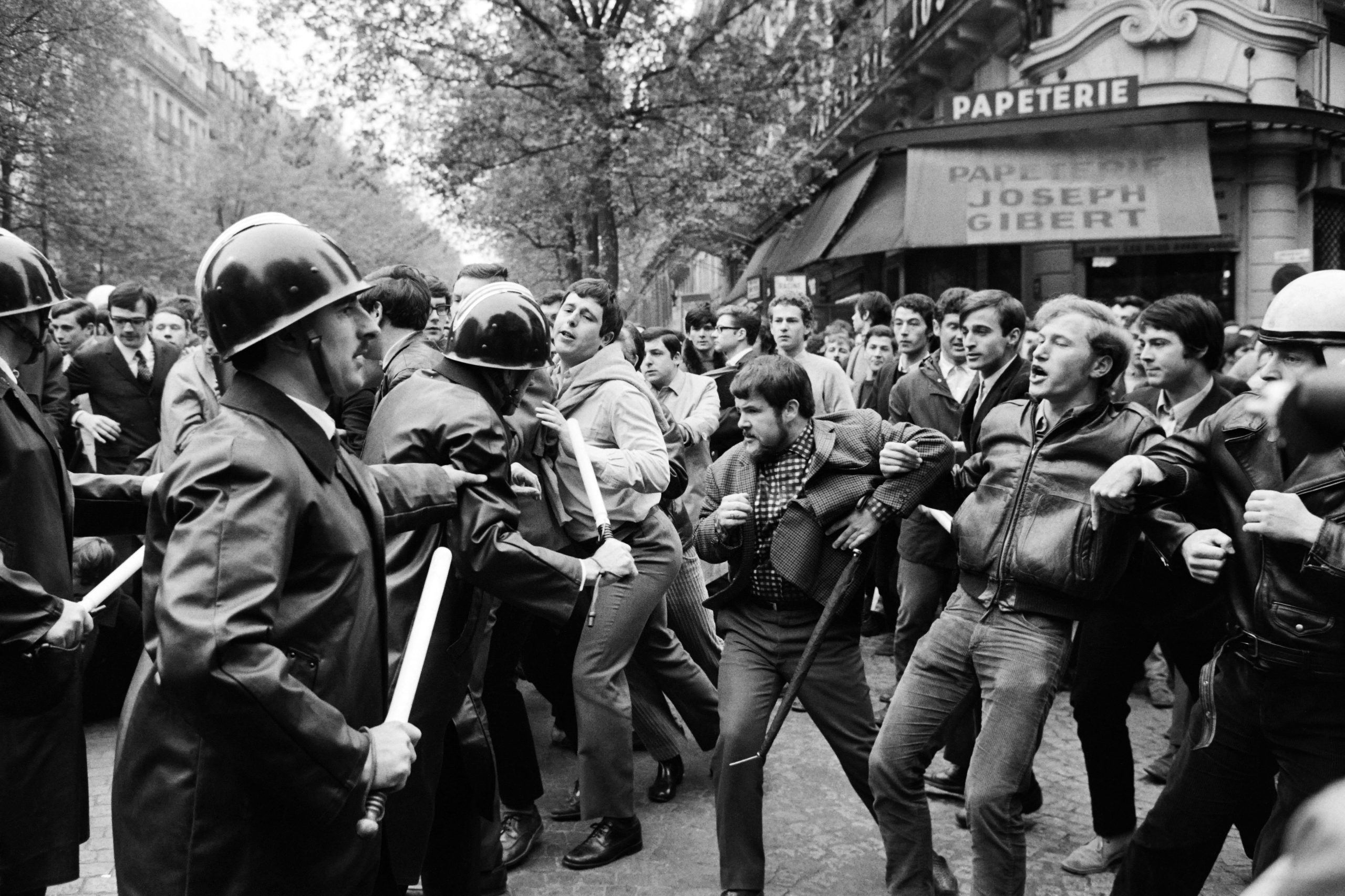 Maio 68: Quando as revoluções acontecem, os artistas já andavam a falar nelas