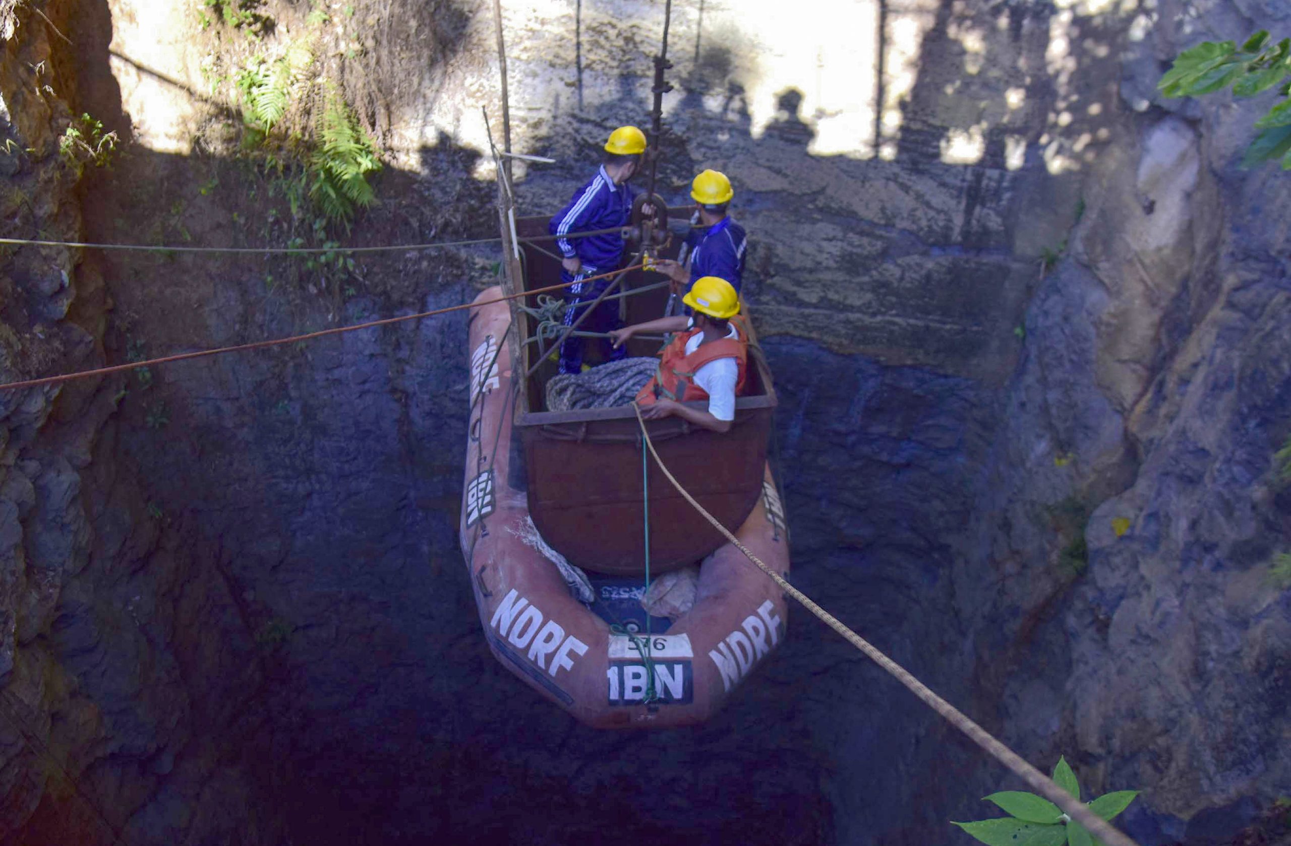 Na Índia, há 15 mineiros presos numa gruta há mais de um mês